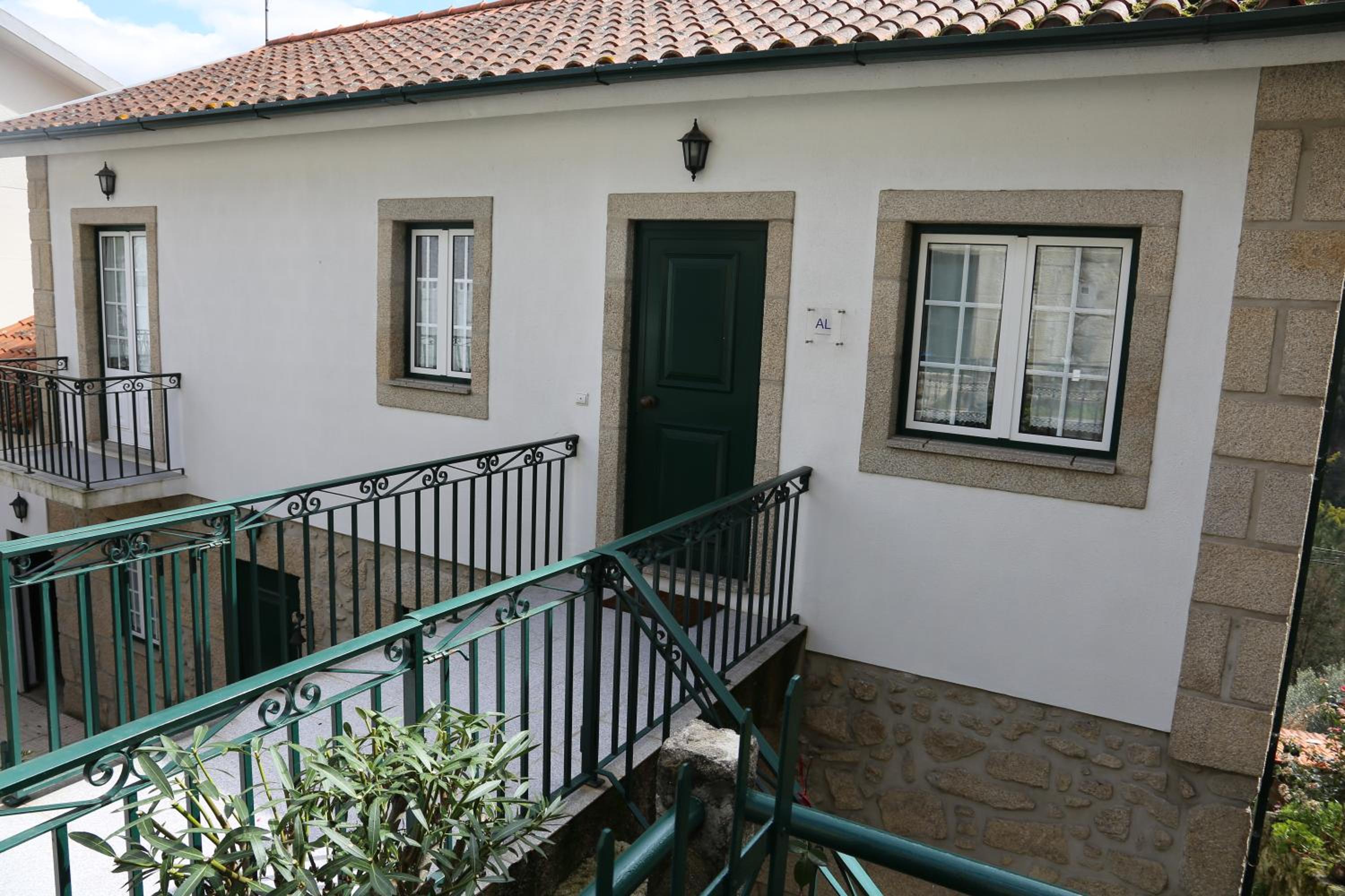 Two-Bedroom House - Photo 4