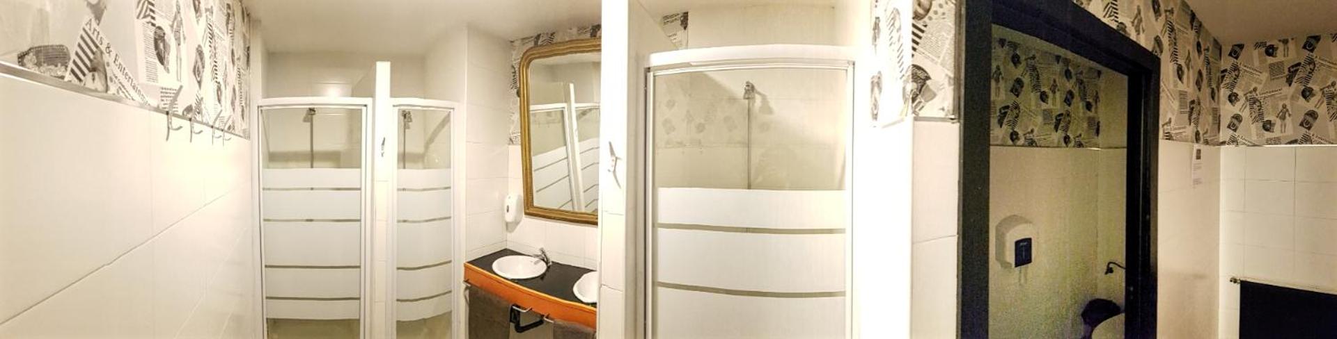 Twin Room with Shared Bathroom photo 3