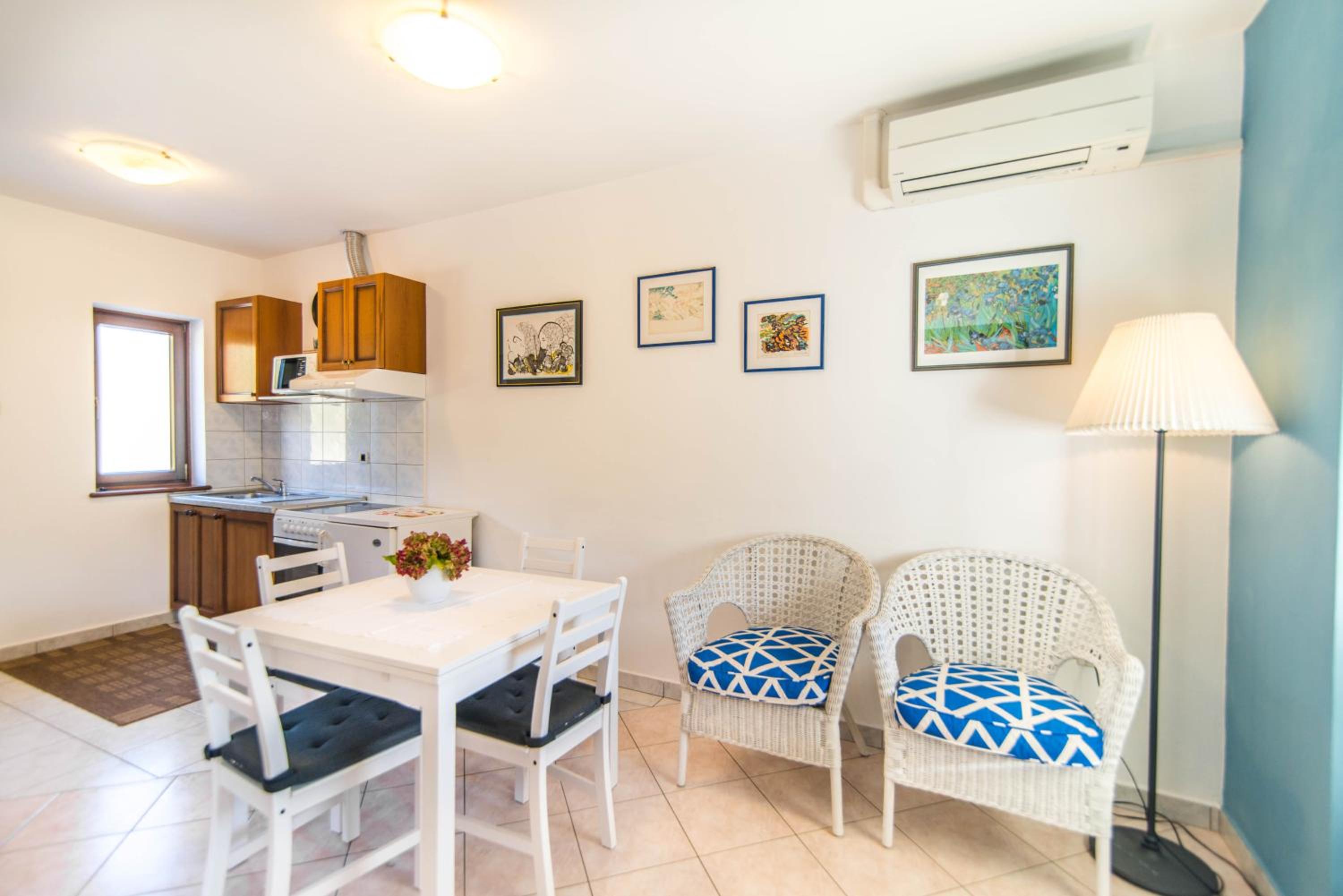 Two-Bedroom Apartment with Balcony with Sea View photo 2