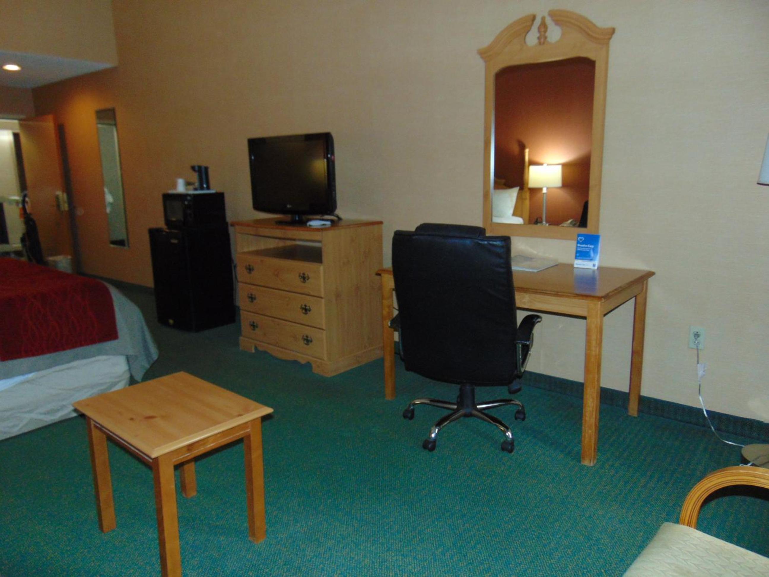 King Room - Non-Smoking - Photo 3