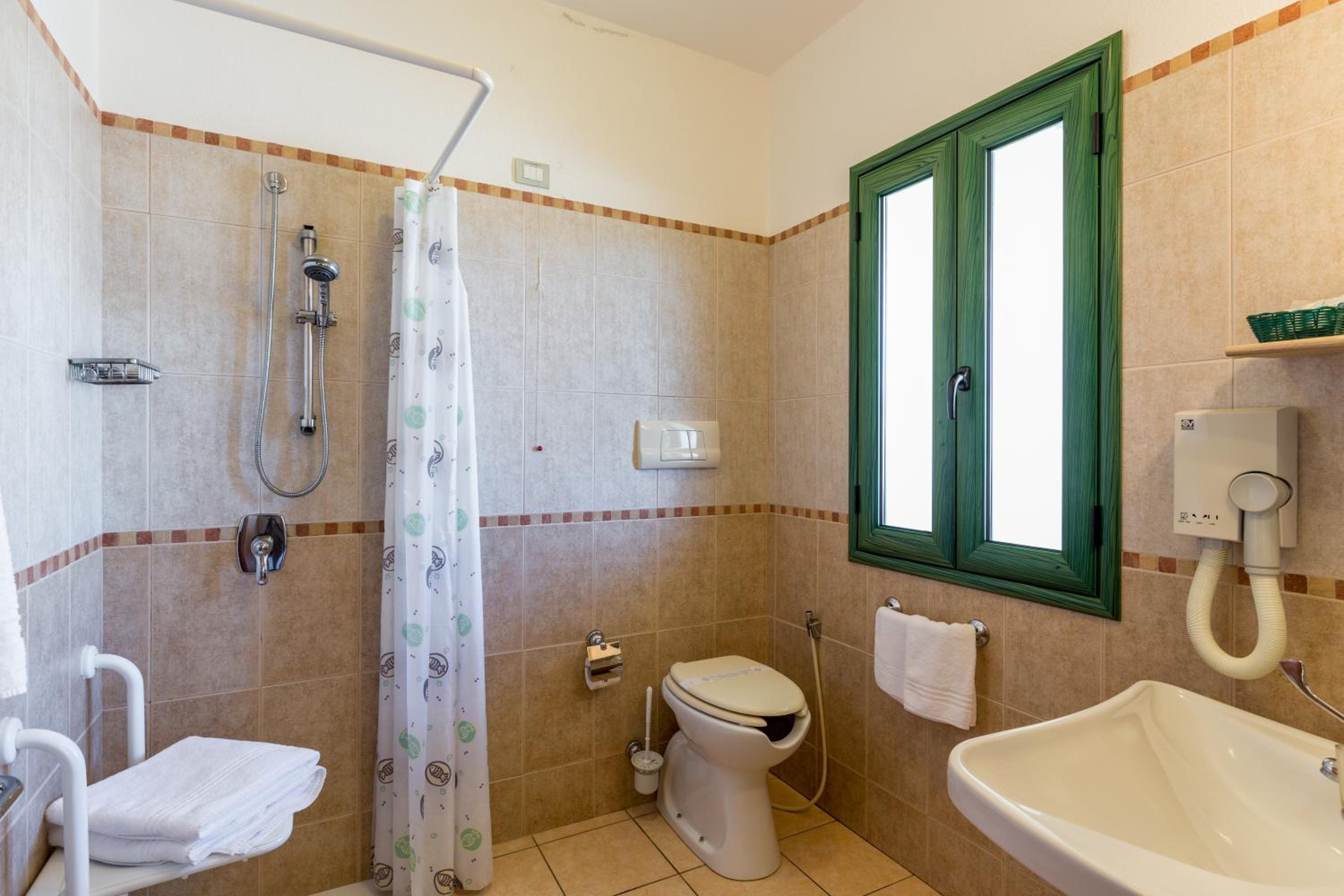 Quadruple Room - Photo 3
