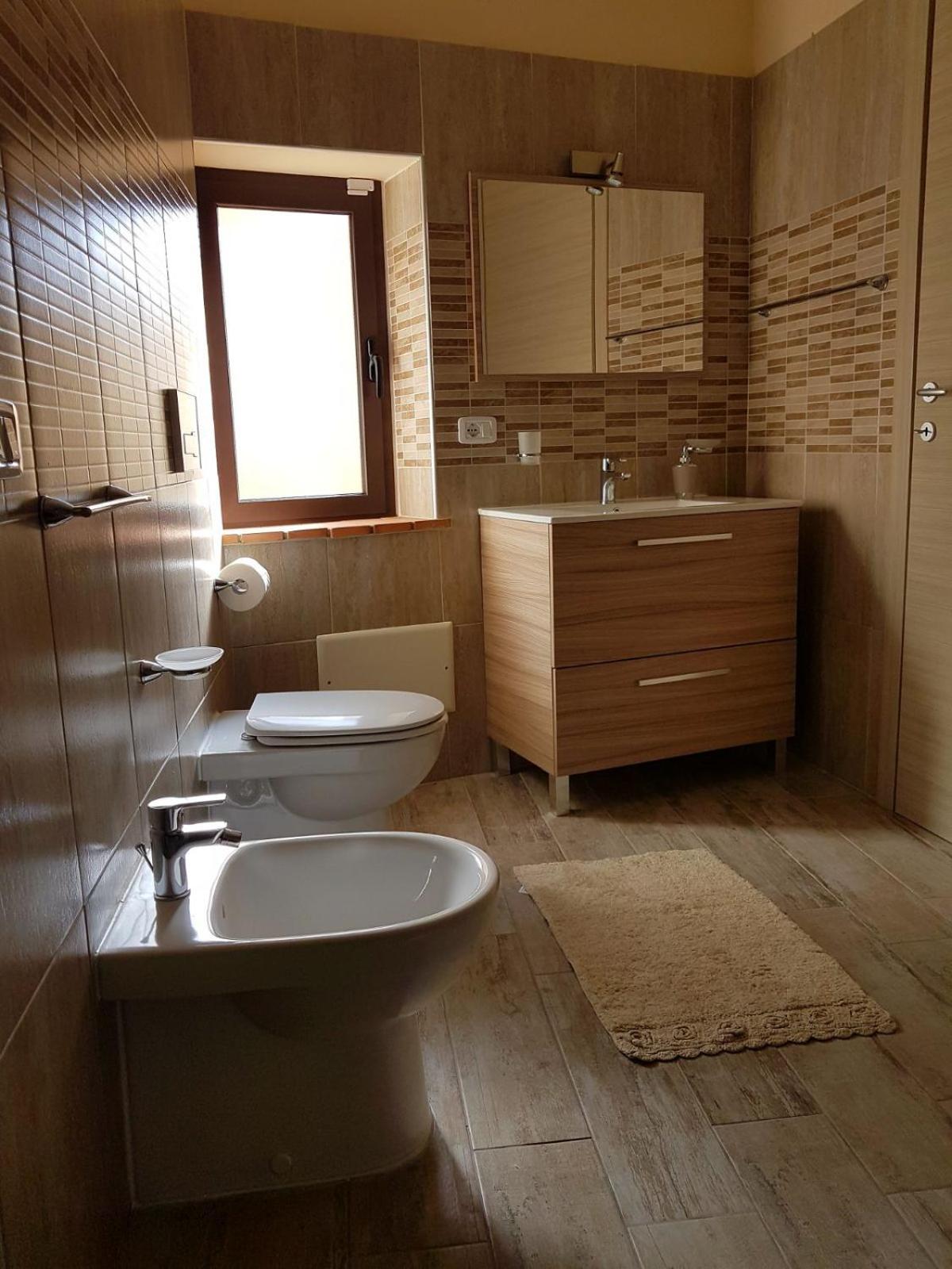 Double Room with Private Bathroom - Photo 4