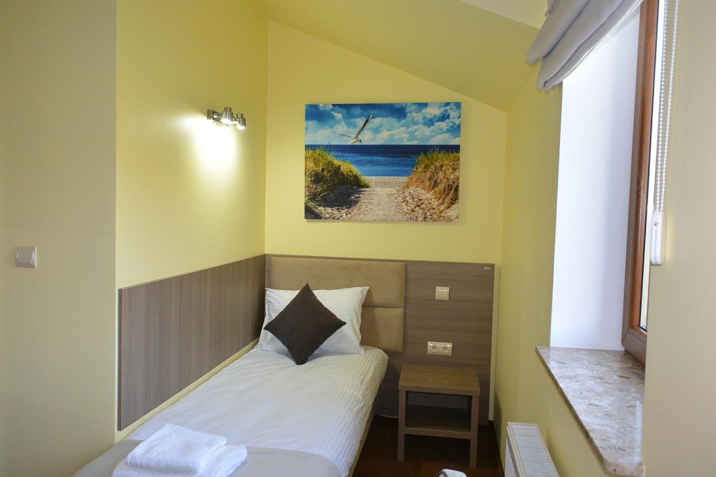 Twin Room - Photo 5