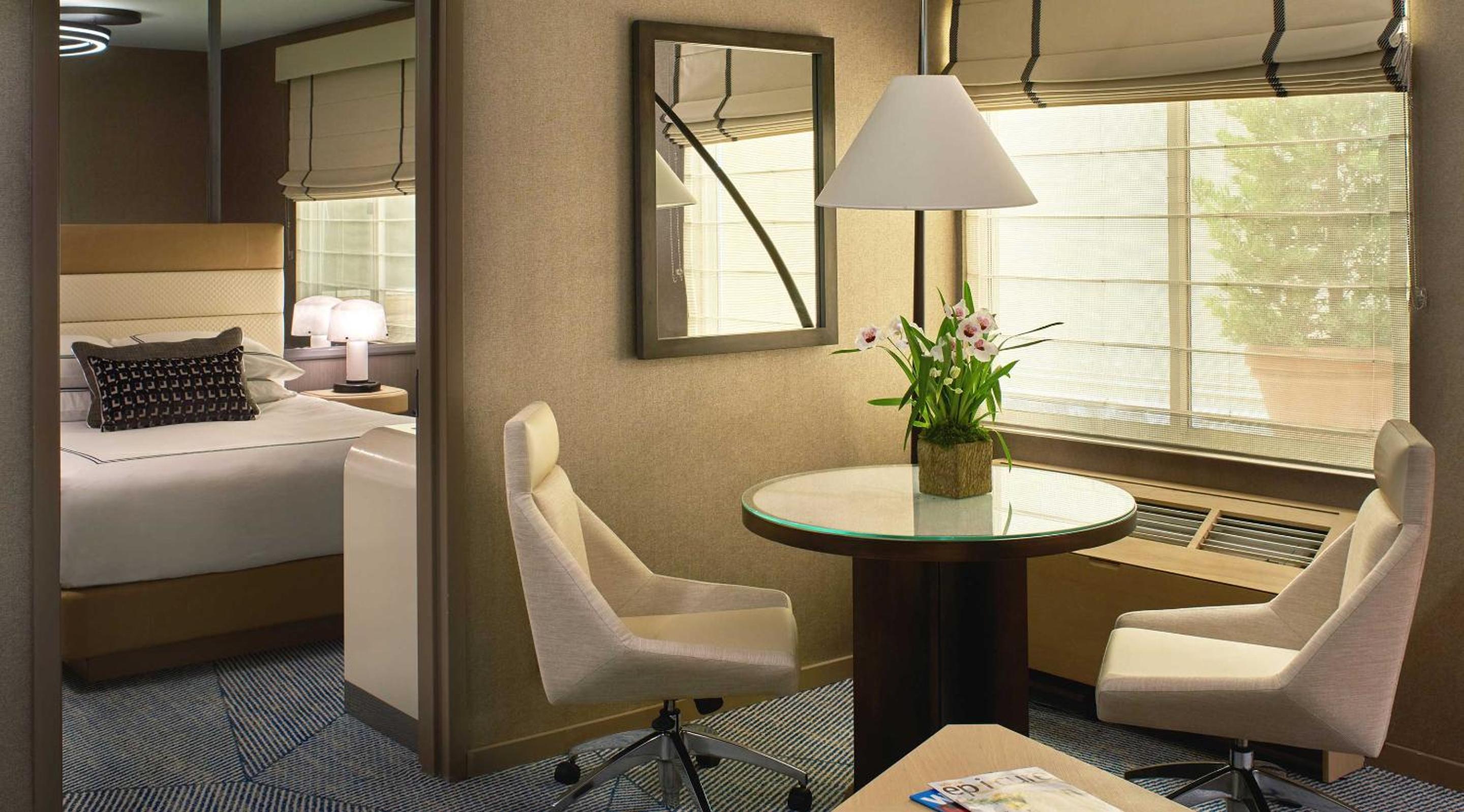 Signature Queen Suite - Photo 5