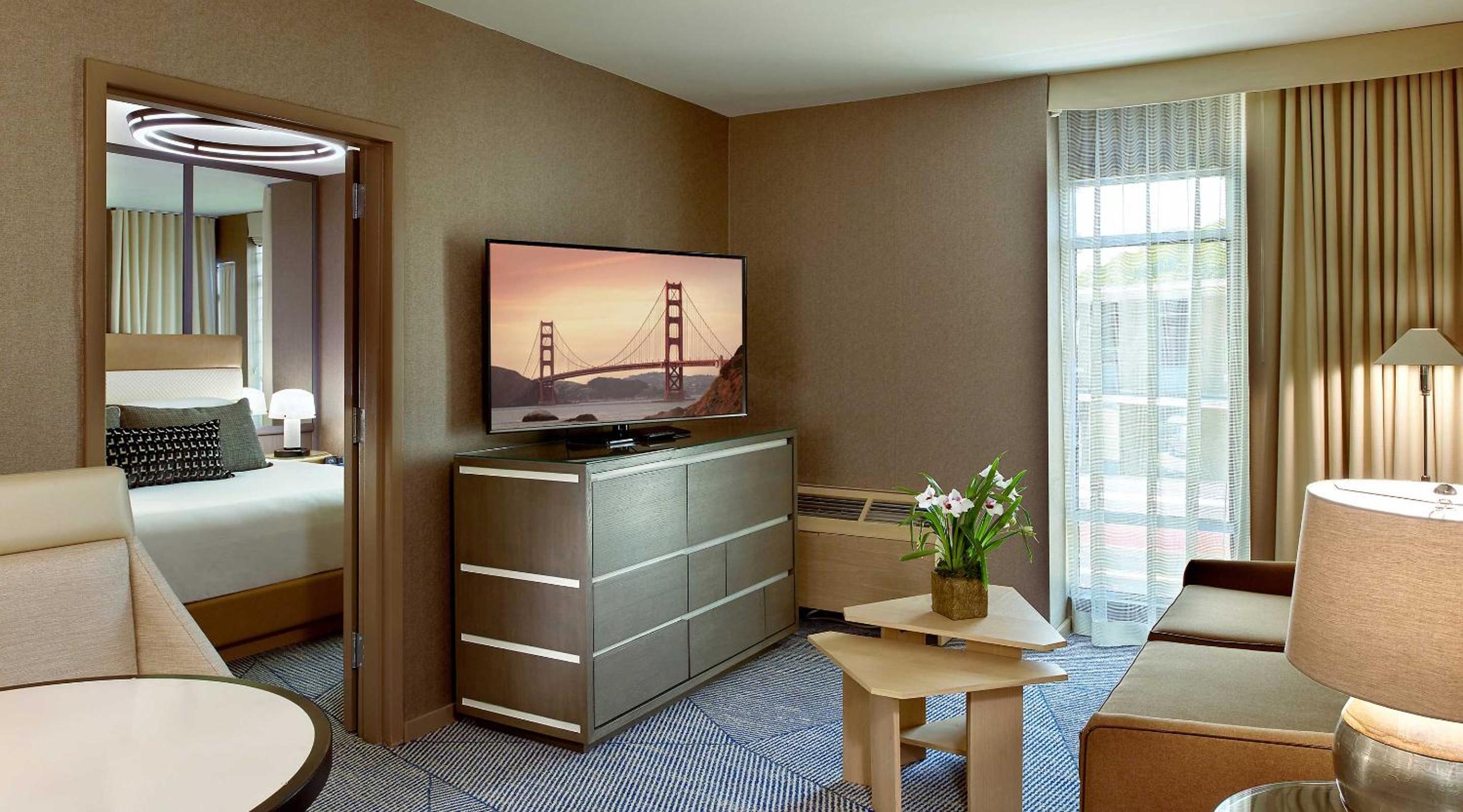 Signature Queen Suite - Photo 2