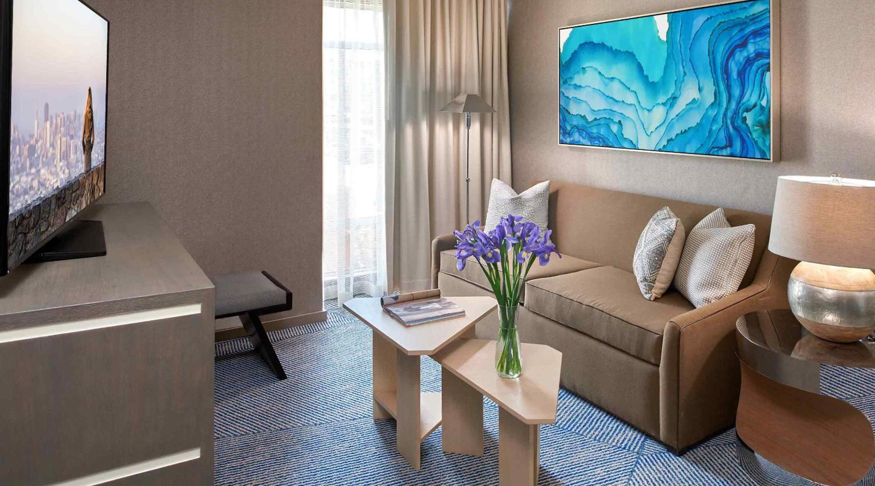 Signature Queen Suite - Photo 3
