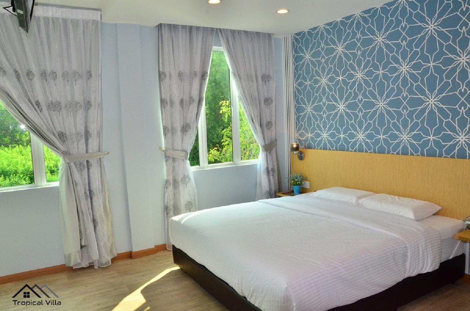 Deluxe King Room - Photo 1