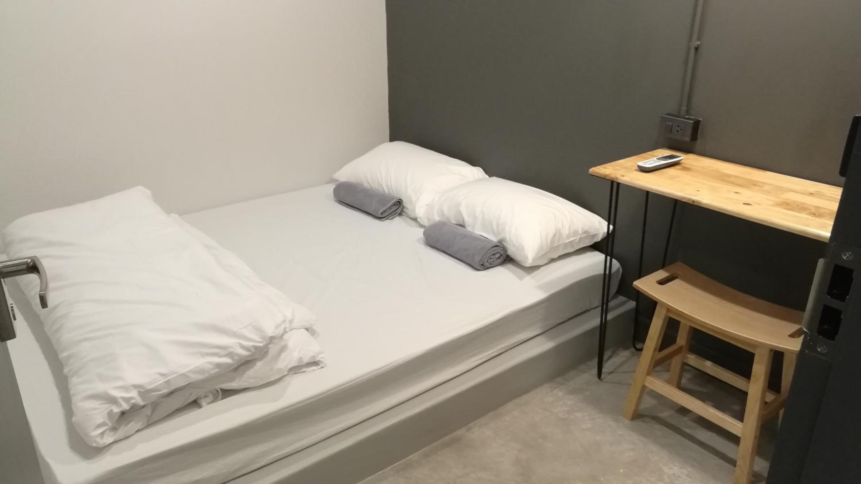 Small Bunk Bed Room With Shared Bathroom (No Window) photo 1