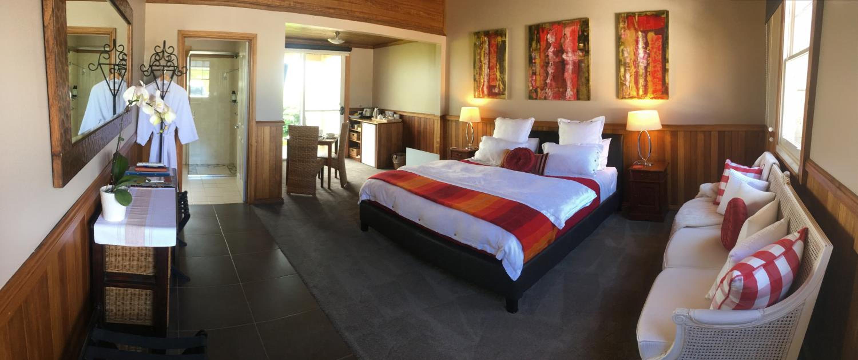 Deluxe King Room photo 1