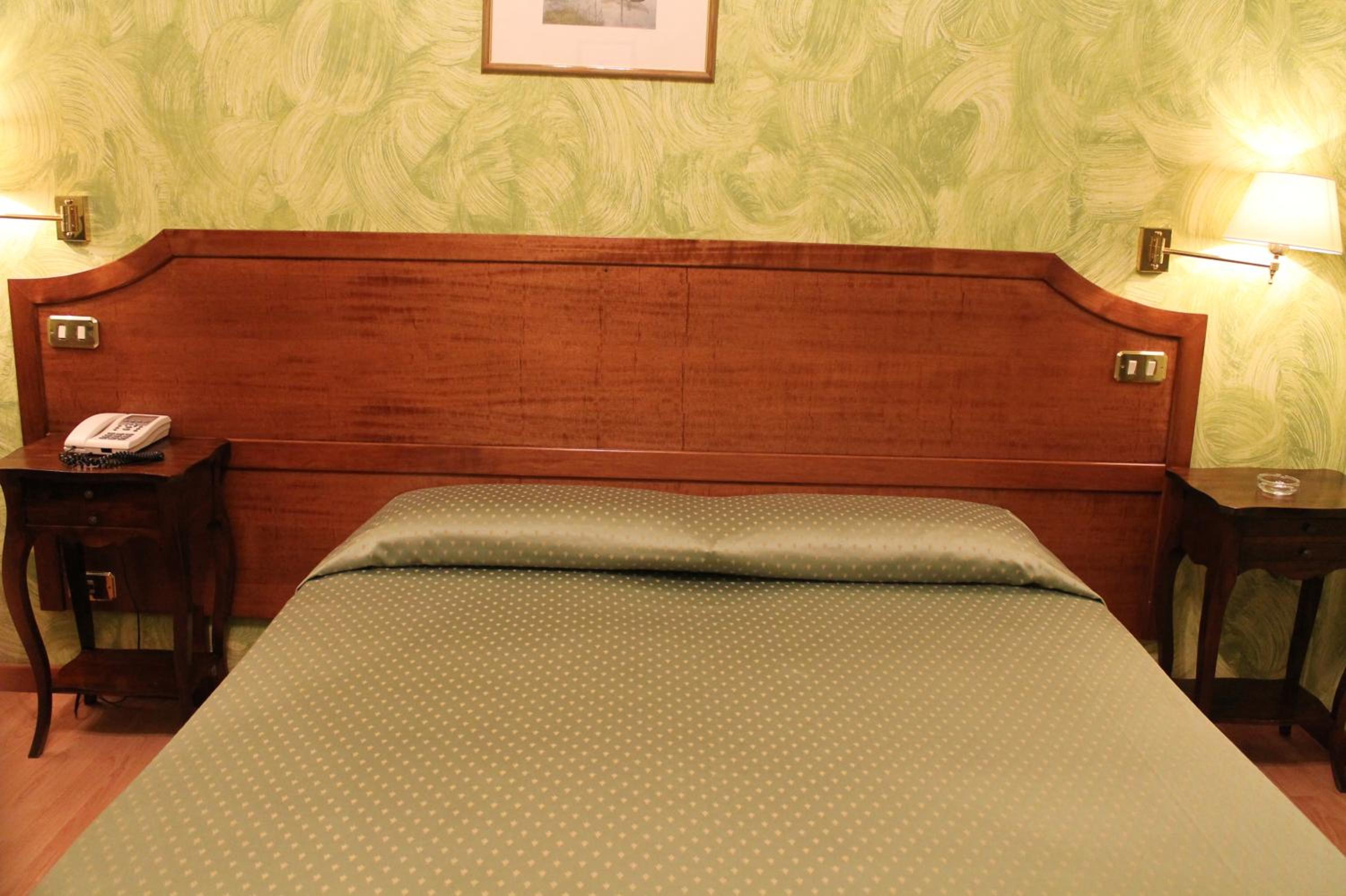 Double or Twin Room thumbnail 6