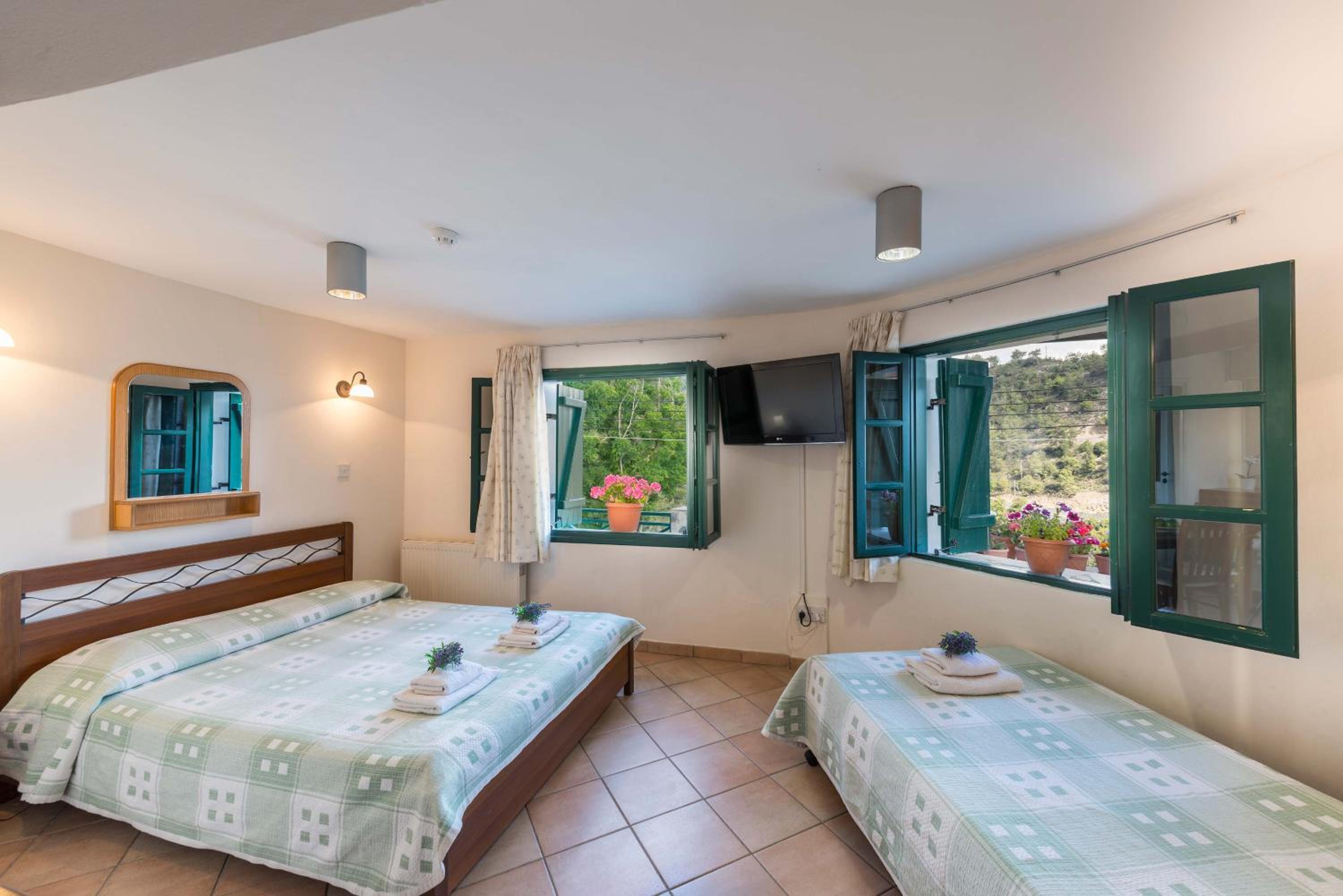 Superior Family Studio with Spa Bath photo 1