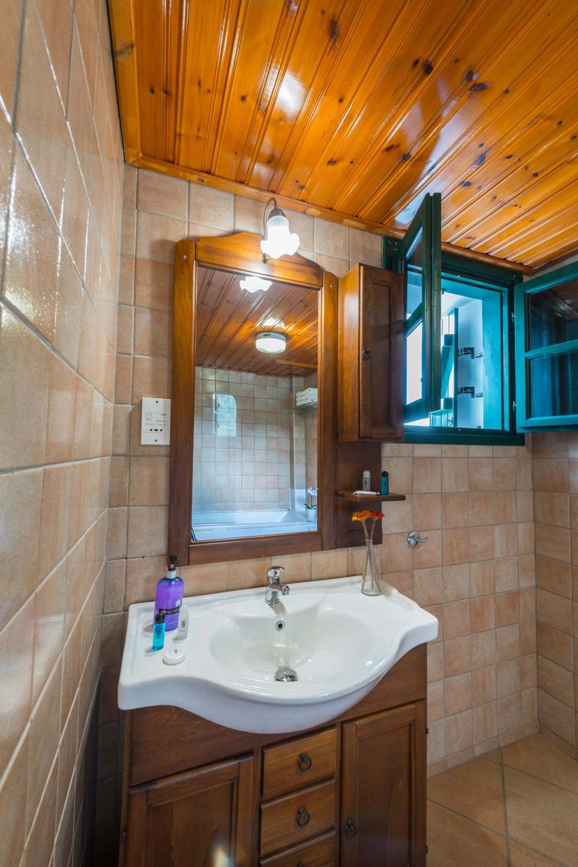 Superior Studio with Spa Bath photo 3