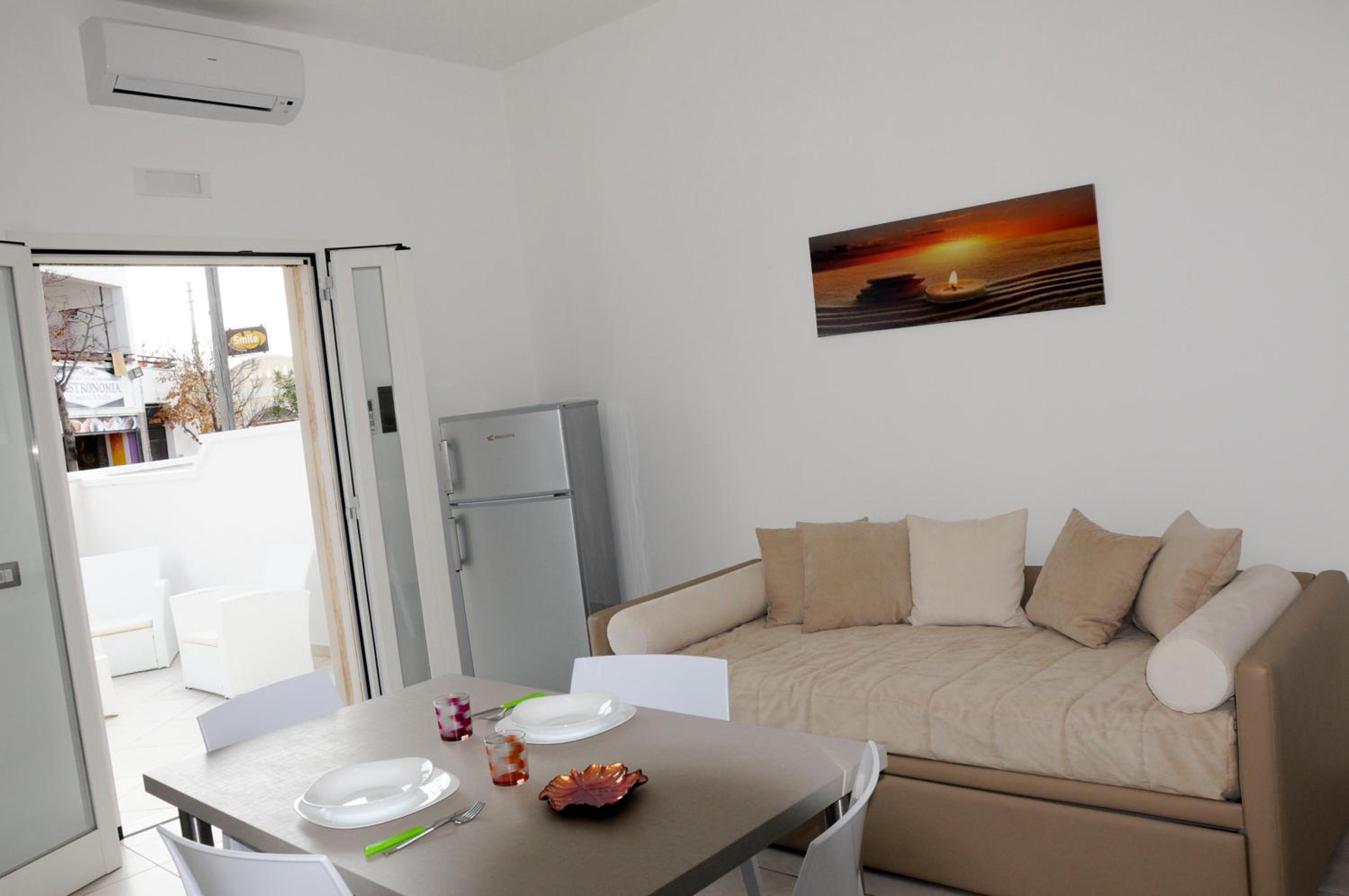 One-Bedroom Apartment photo 1