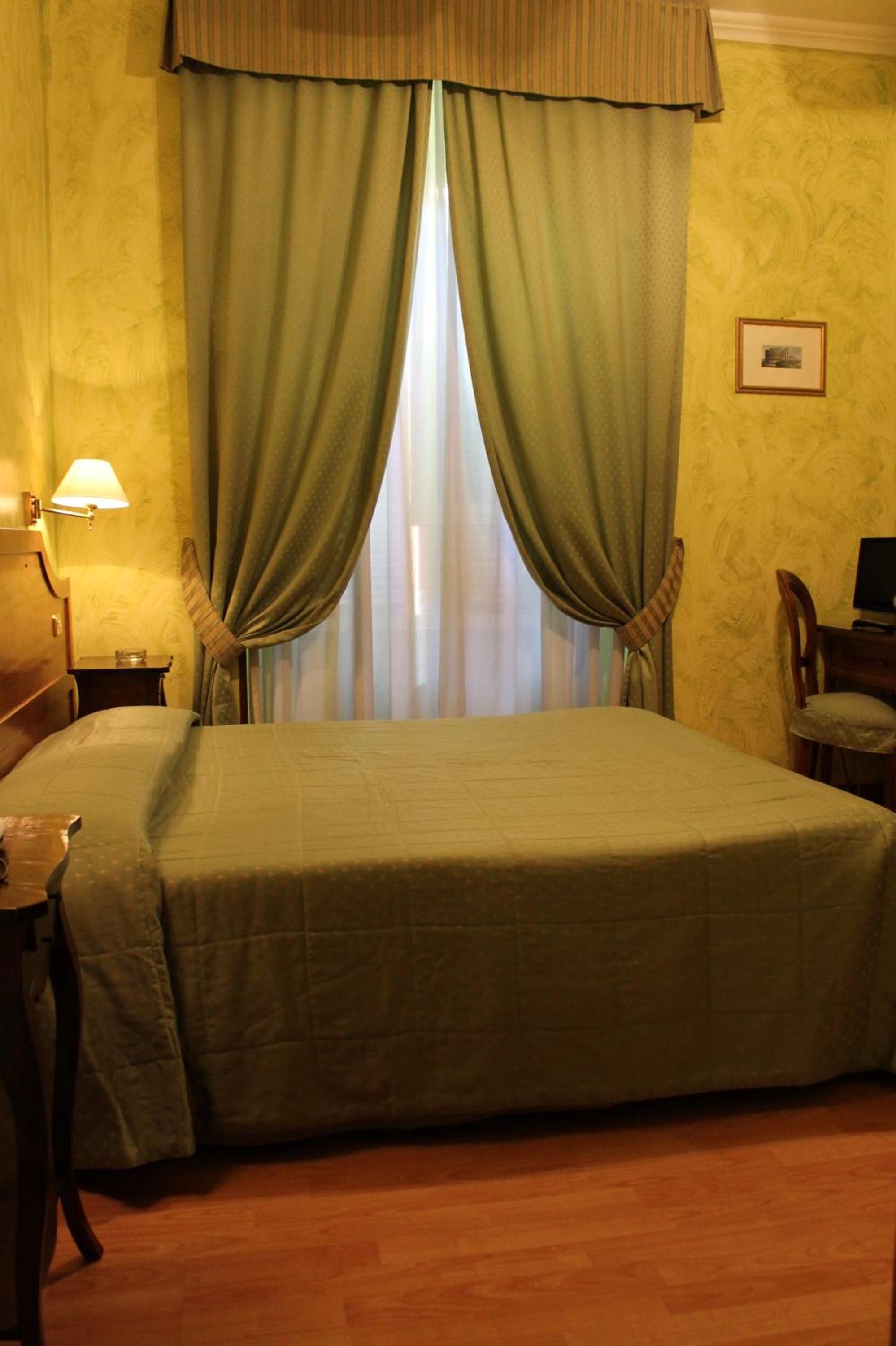Double or Twin Room thumbnail 5