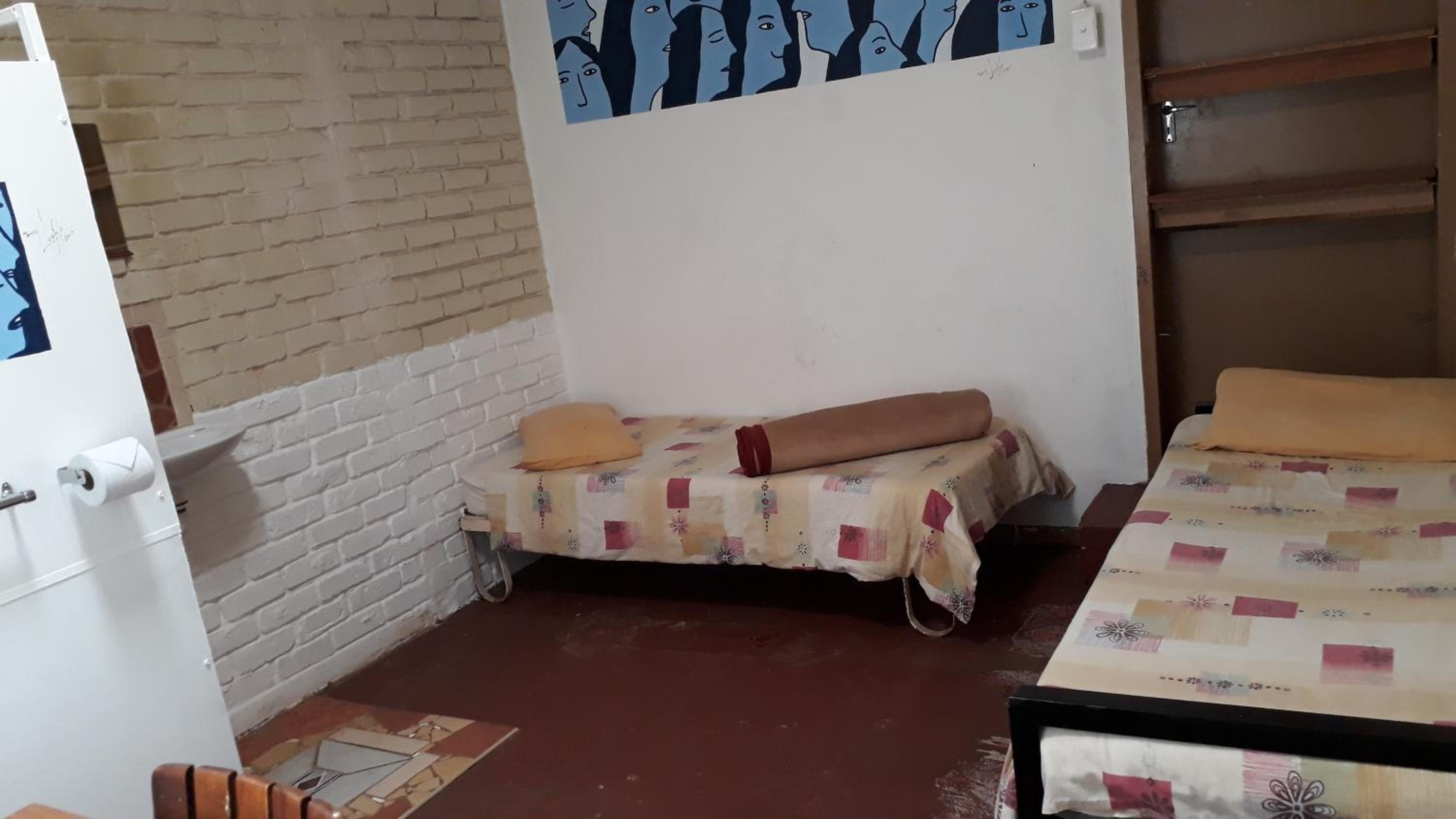 Double Room with Private Bathroom - Photo 2