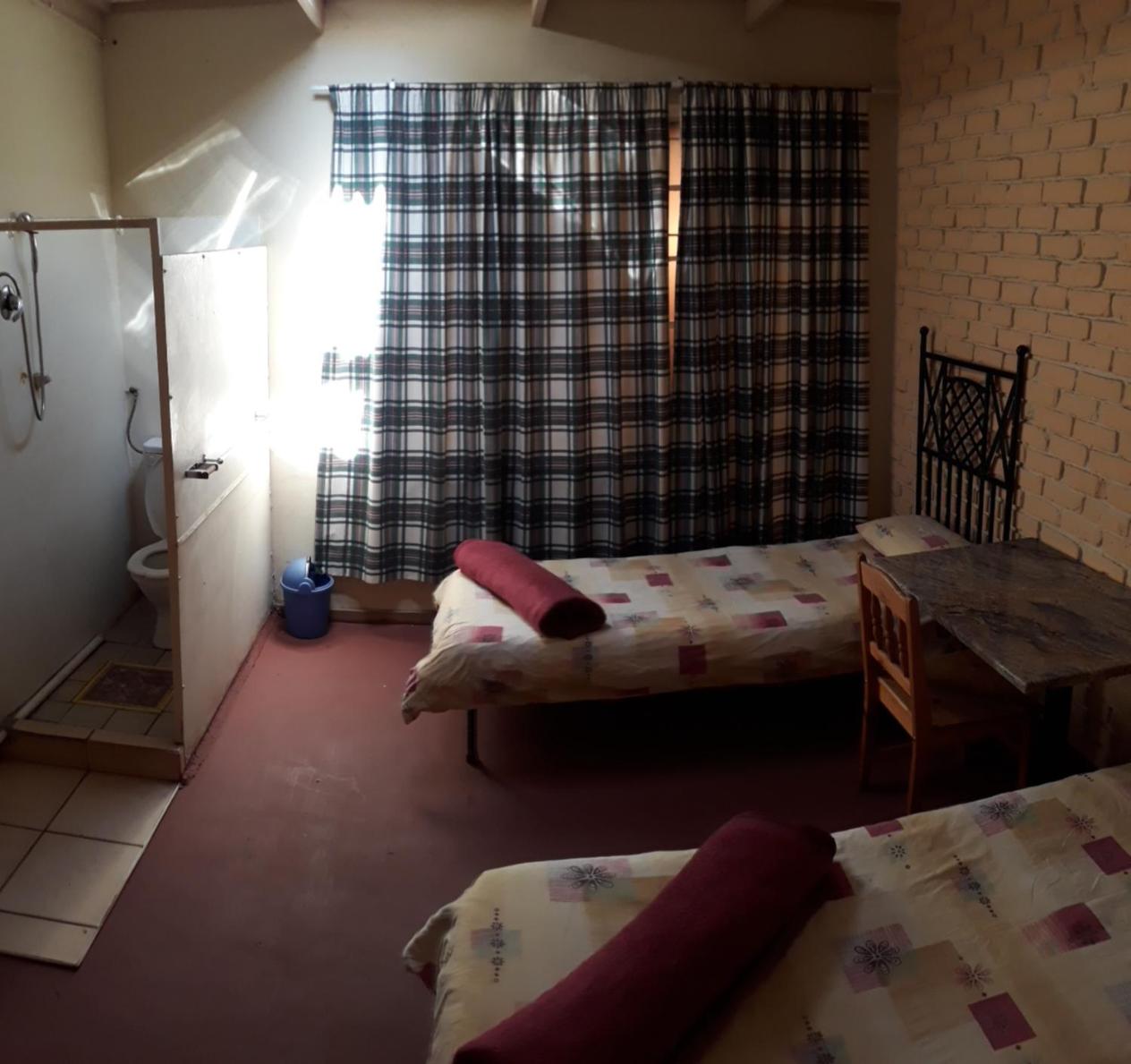 Double Room with Private Bathroom - Photo 4
