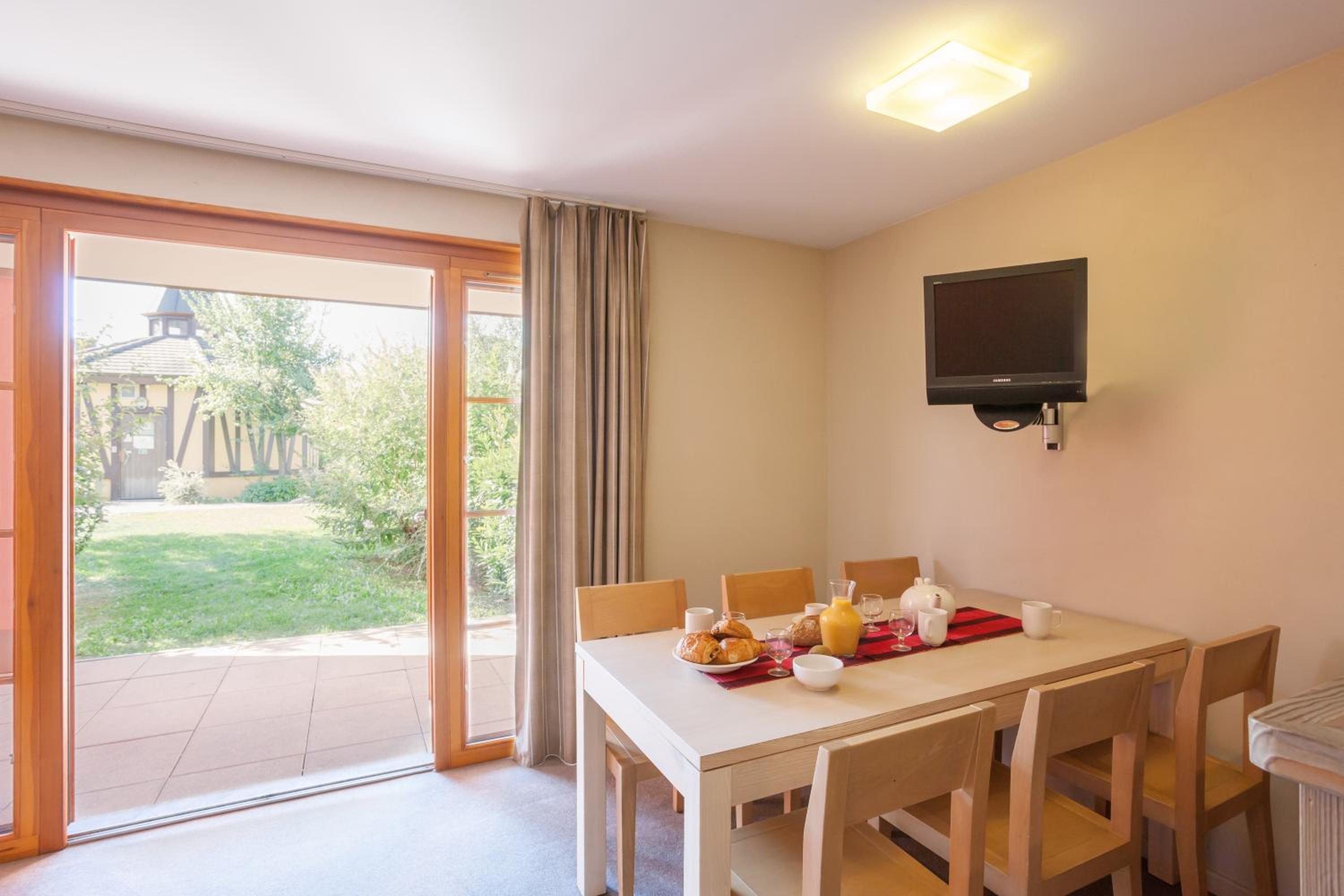 One-Bedroom Apartment (4 People) - Photo 2