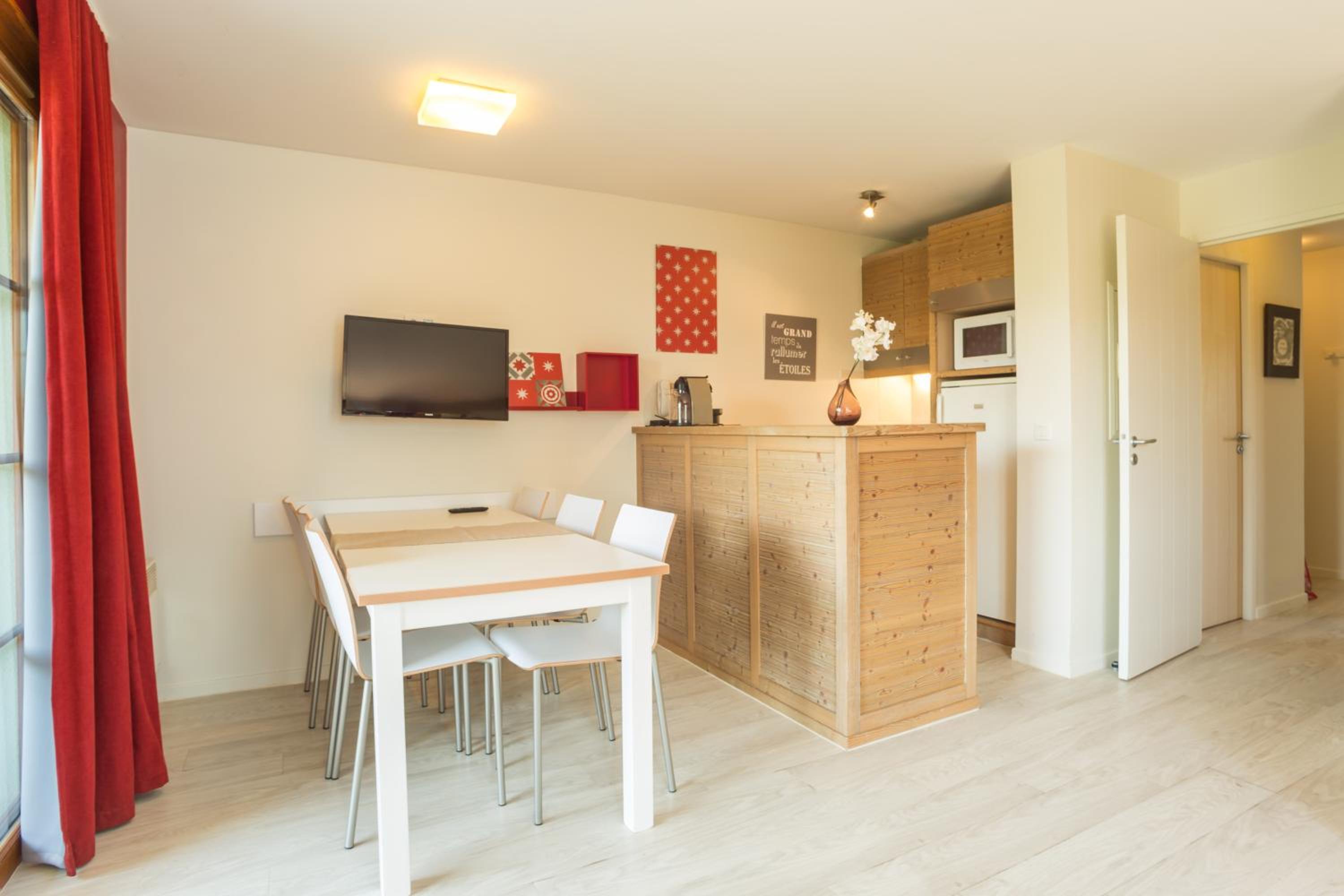 One-Bedroom Apartment with Sleeping Alcove (6 People) - Garden View - Photo 4