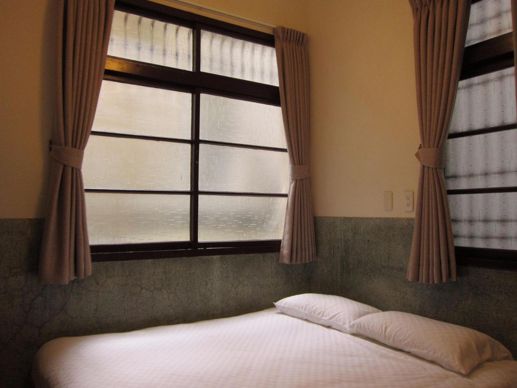 Double Room with Private Bathroom photo 3
