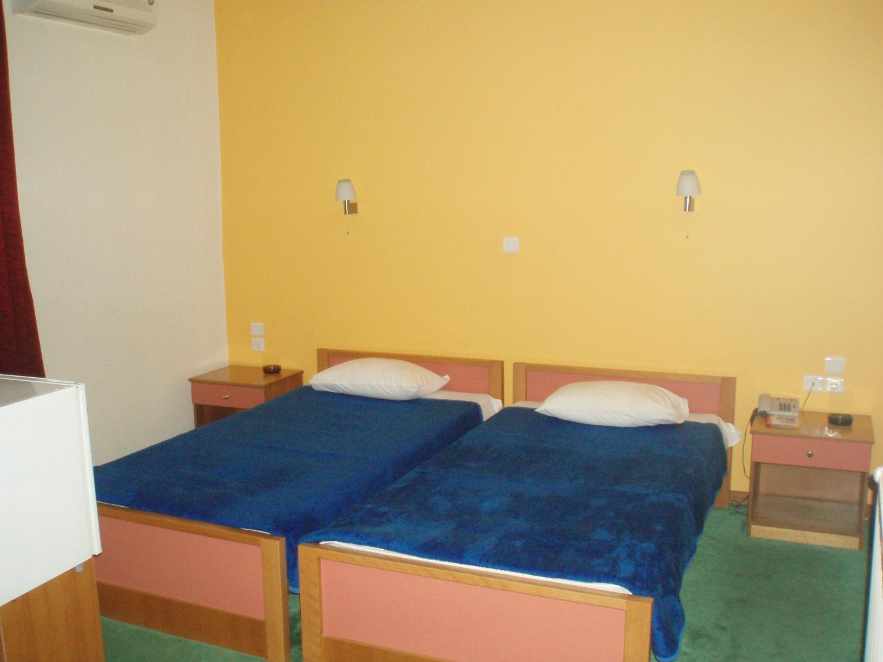 Twin Room - Photo 2