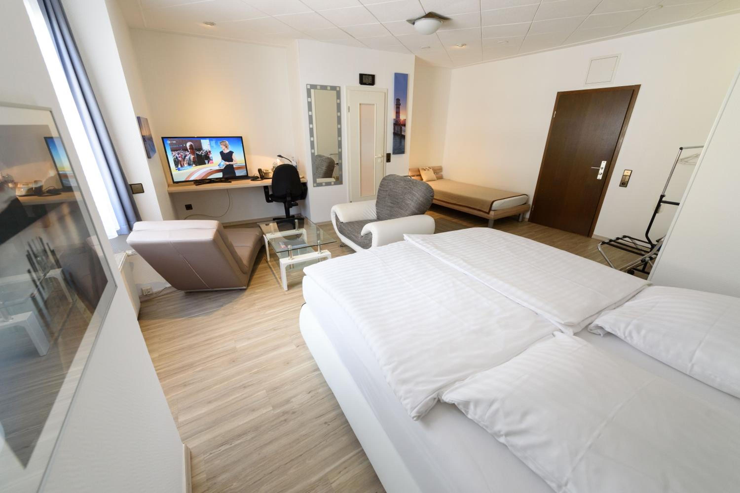 Triple Room with Private Bathroom photo 1