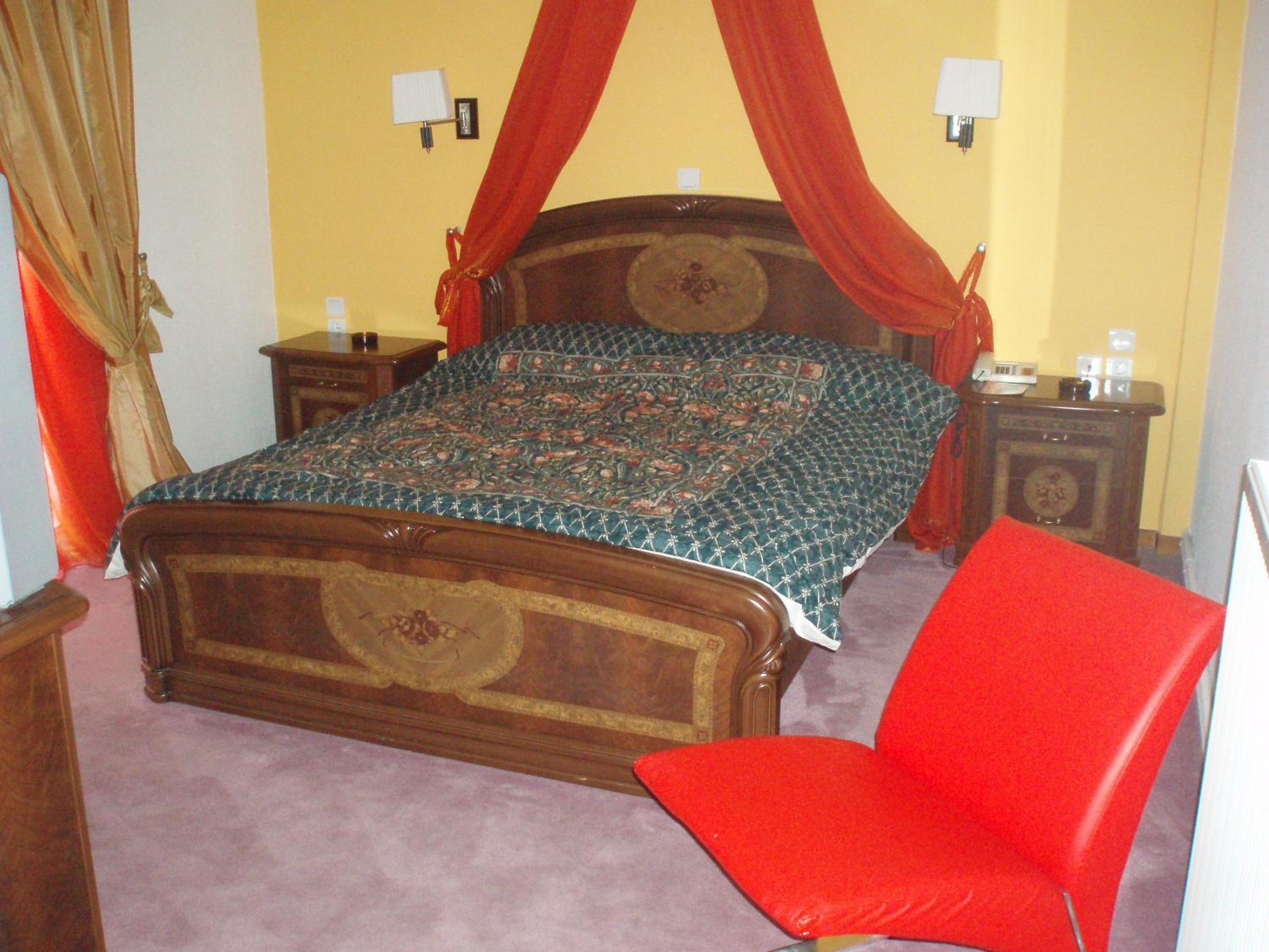 Suite with Spa Bath - Photo 1