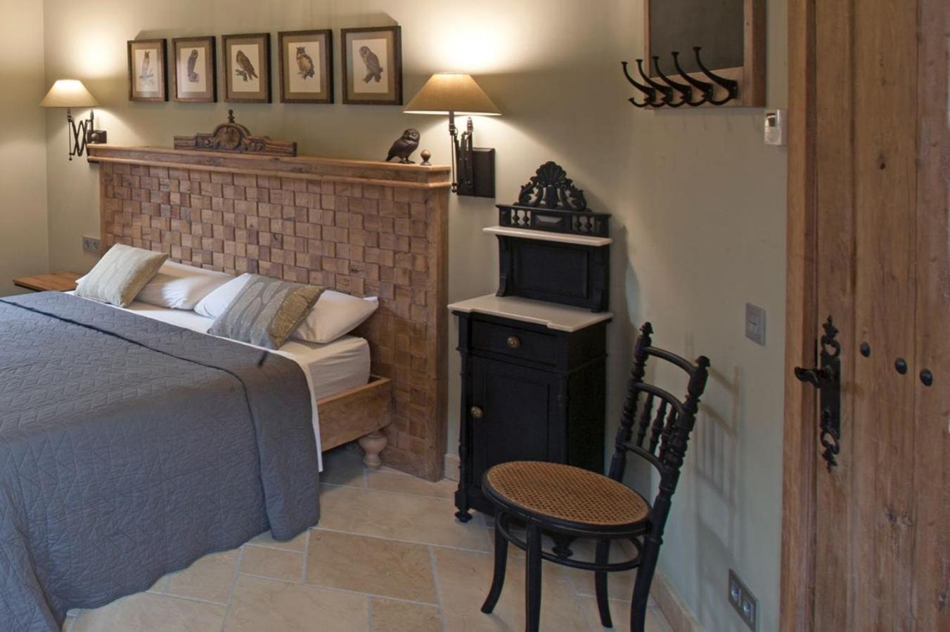 Deluxe Double Room with Bath - Photo 4