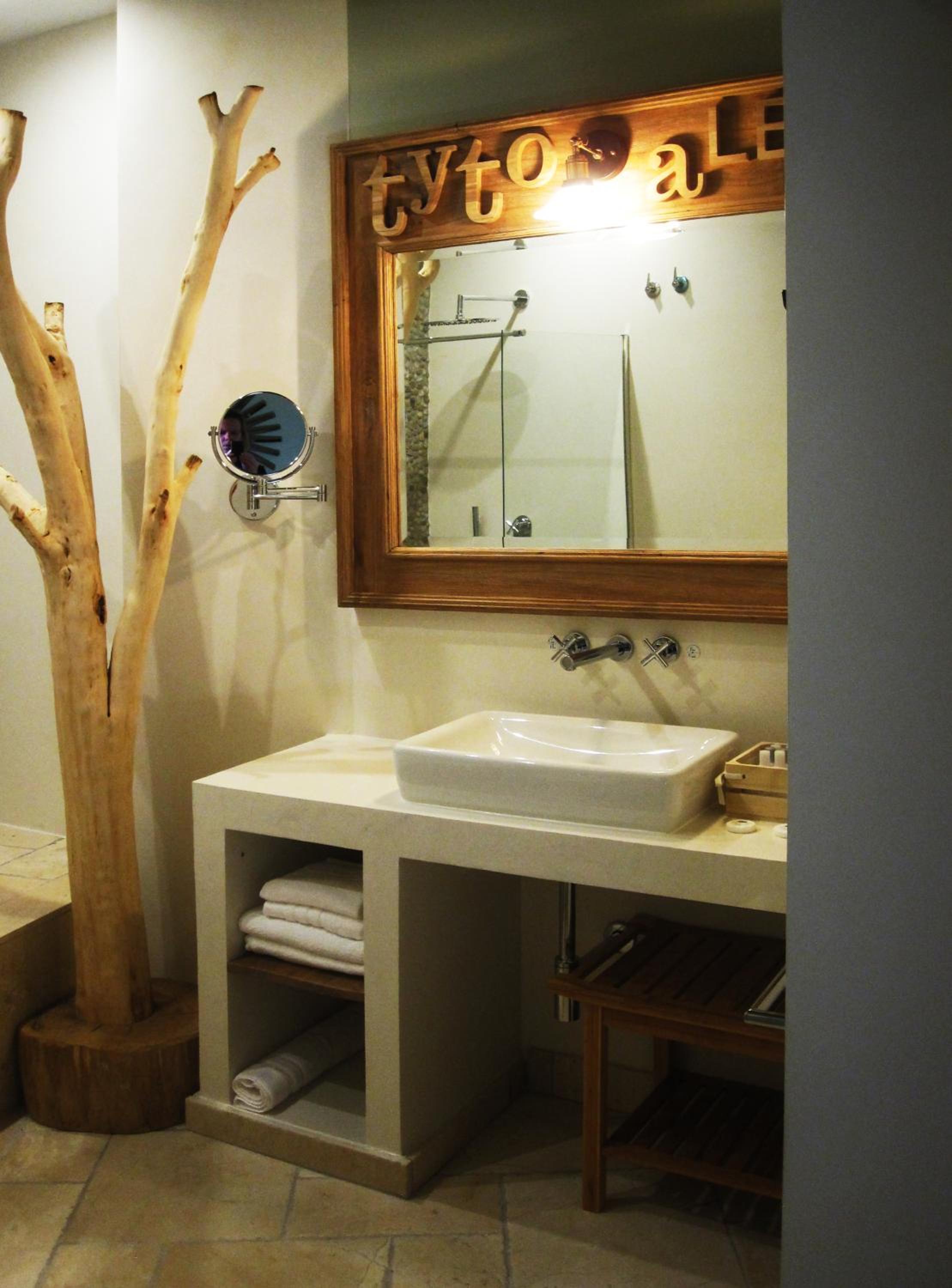 Deluxe Double Room with Bath - Photo 2