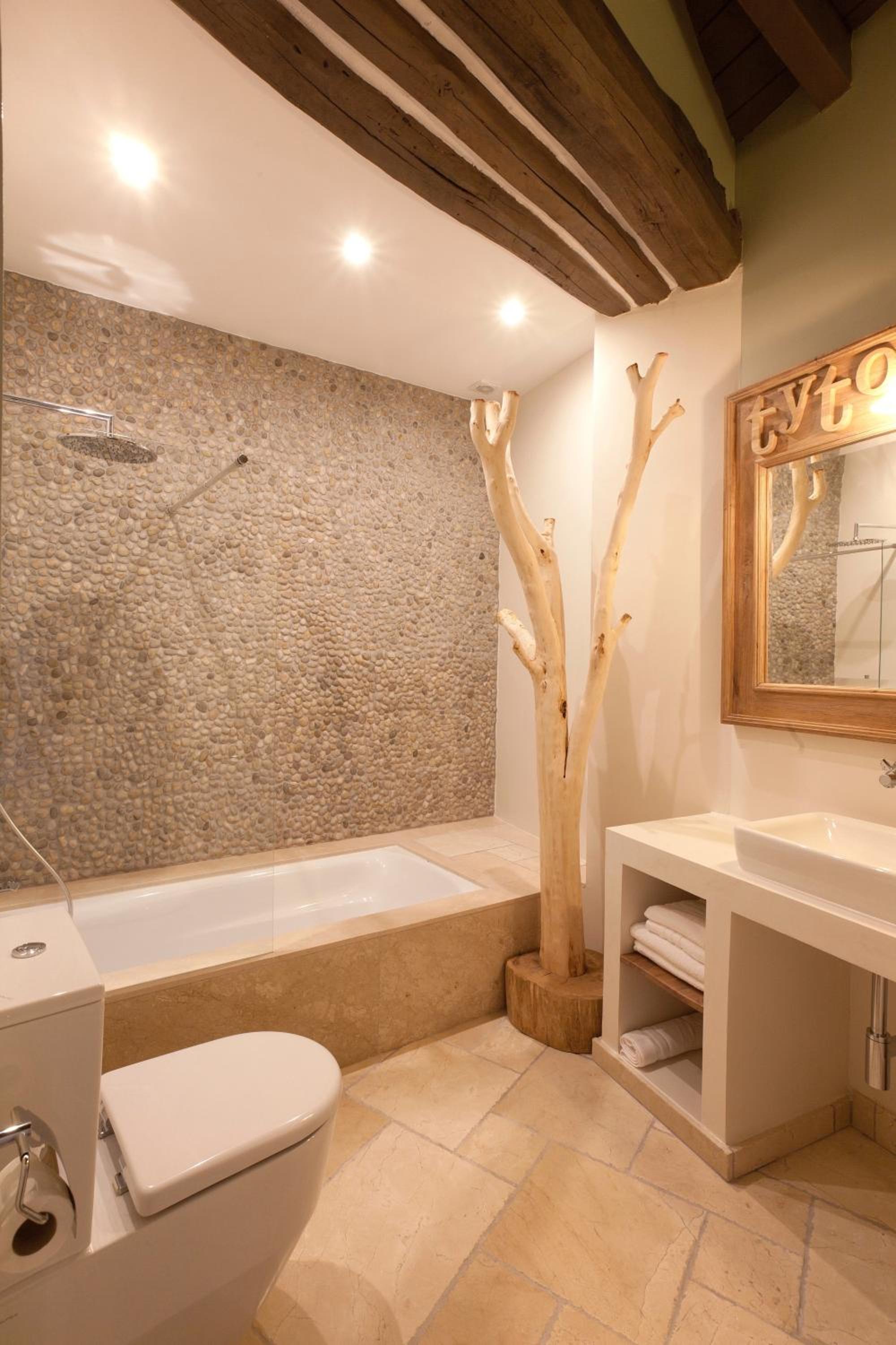 Deluxe Double Room with Bath - Photo 3