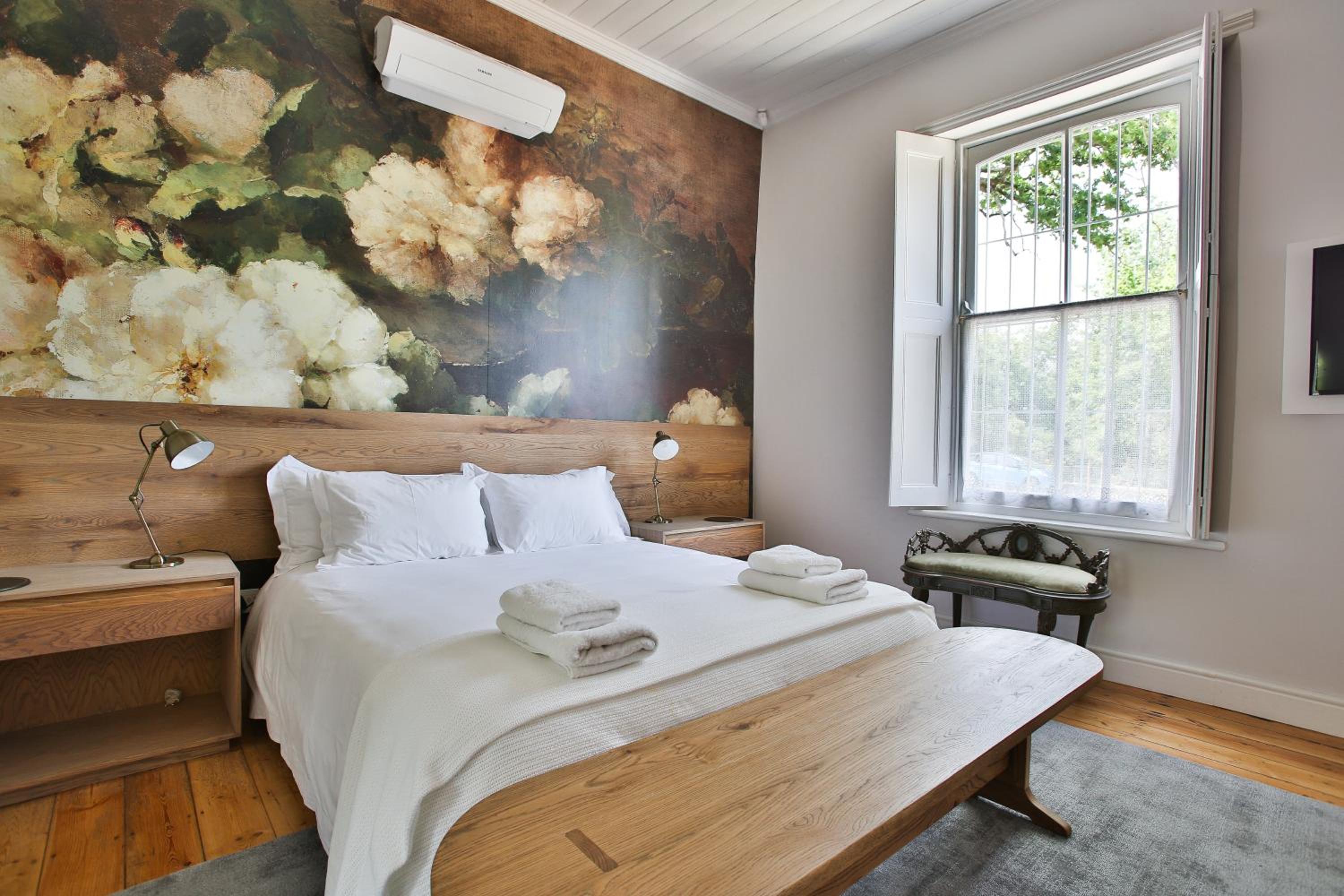 Deluxe Queen Suite - Photo 3