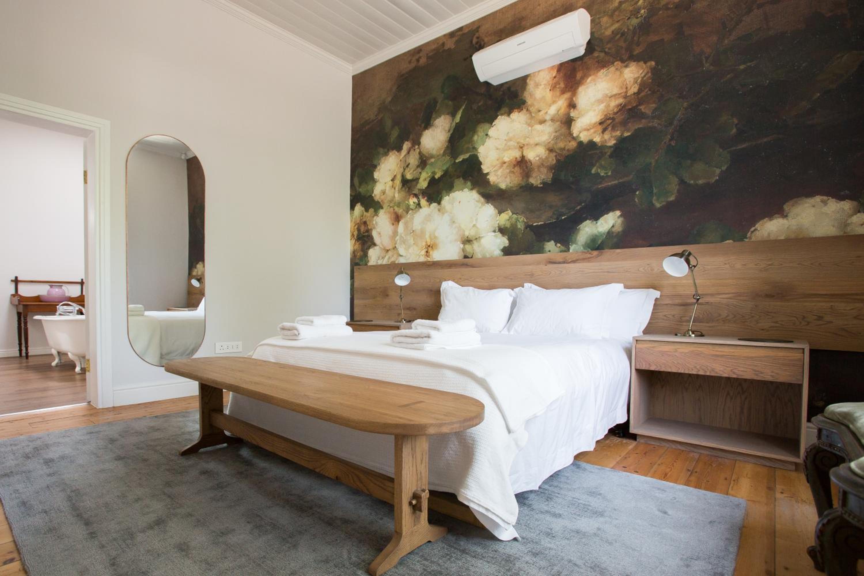 Deluxe Queen Suite - Photo 1