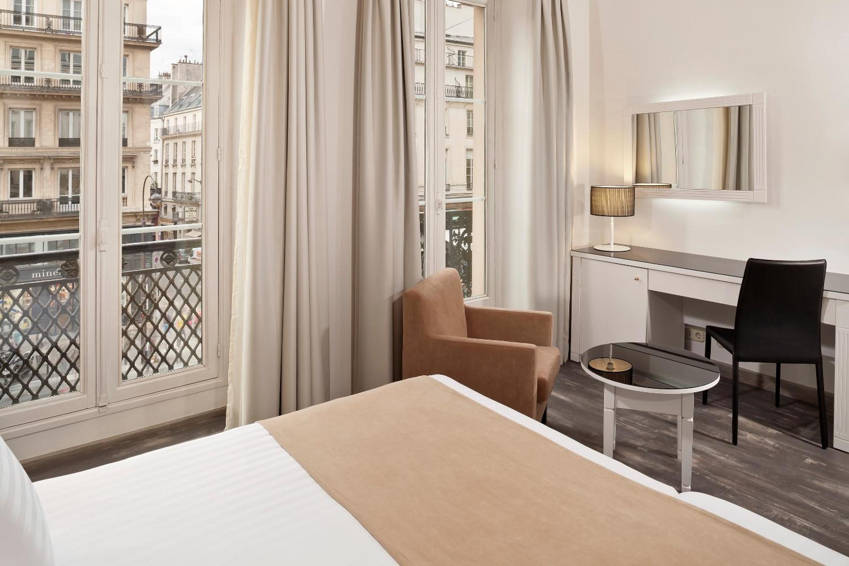 Premium Twin Room photo 3