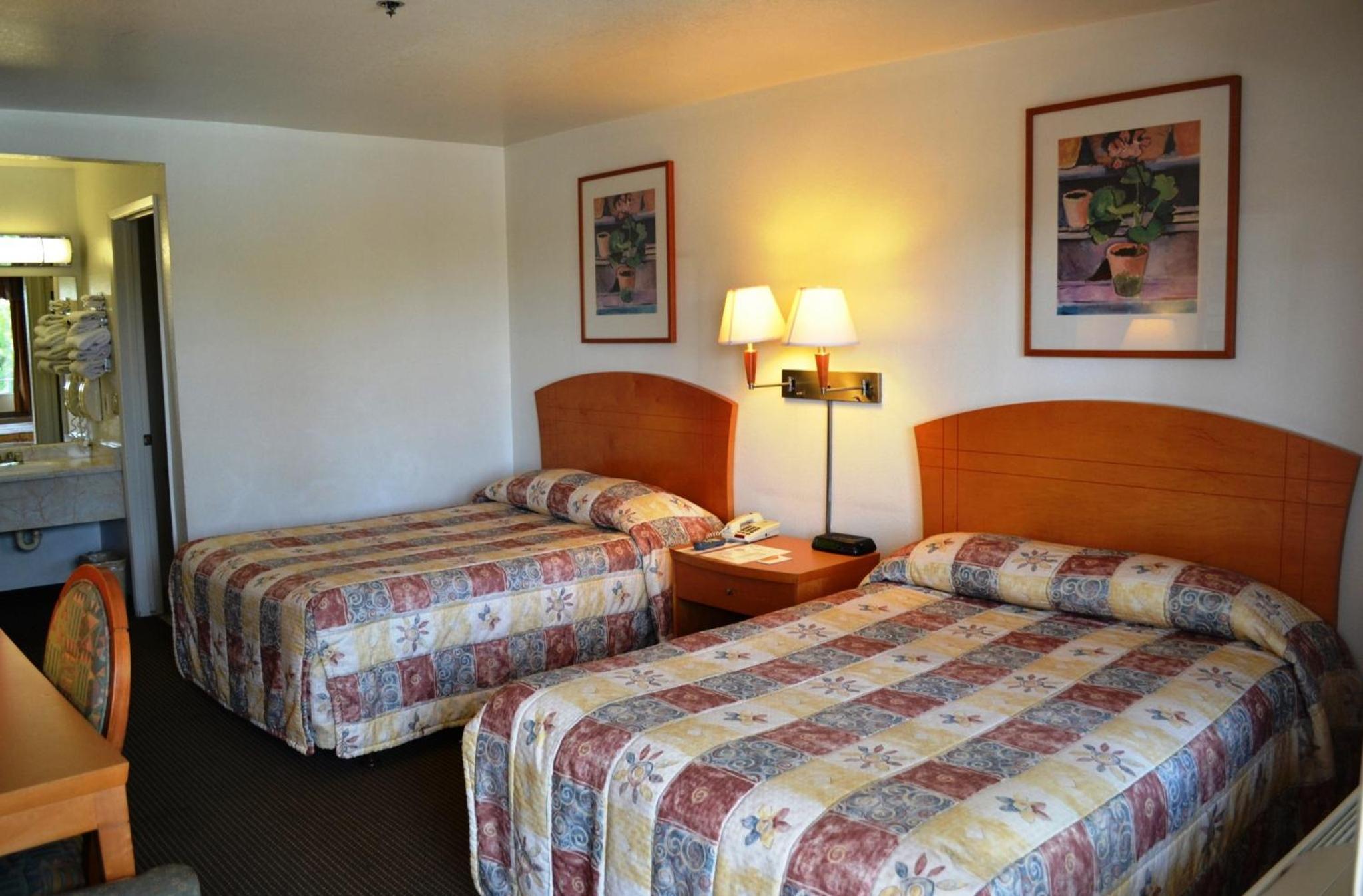 Double Room with Two Double Beds photo 3