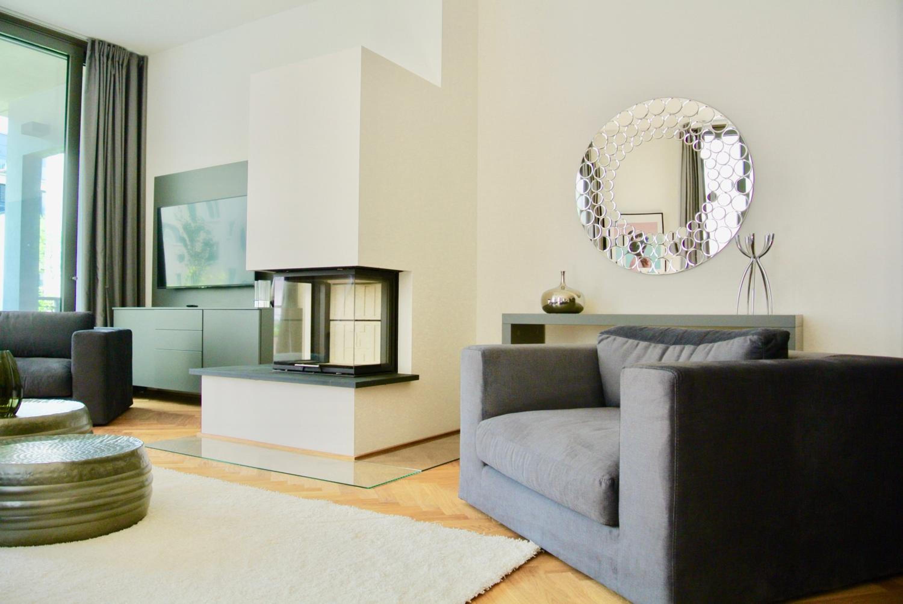 Three-Bedroom Apartment with Fireplace photo 3