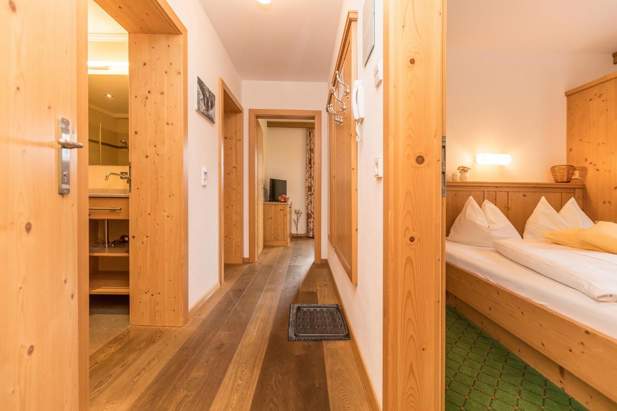 Standard Two-Bedroom Apartment with Mountain View - Photo 1