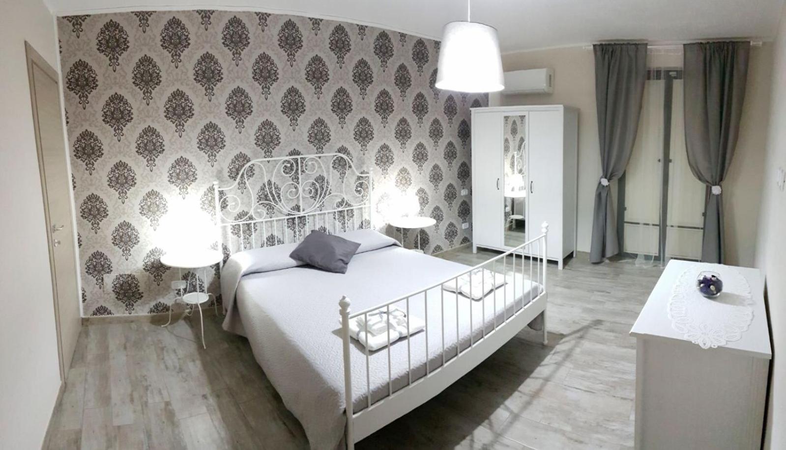 Deluxe Double Room - Photo 1