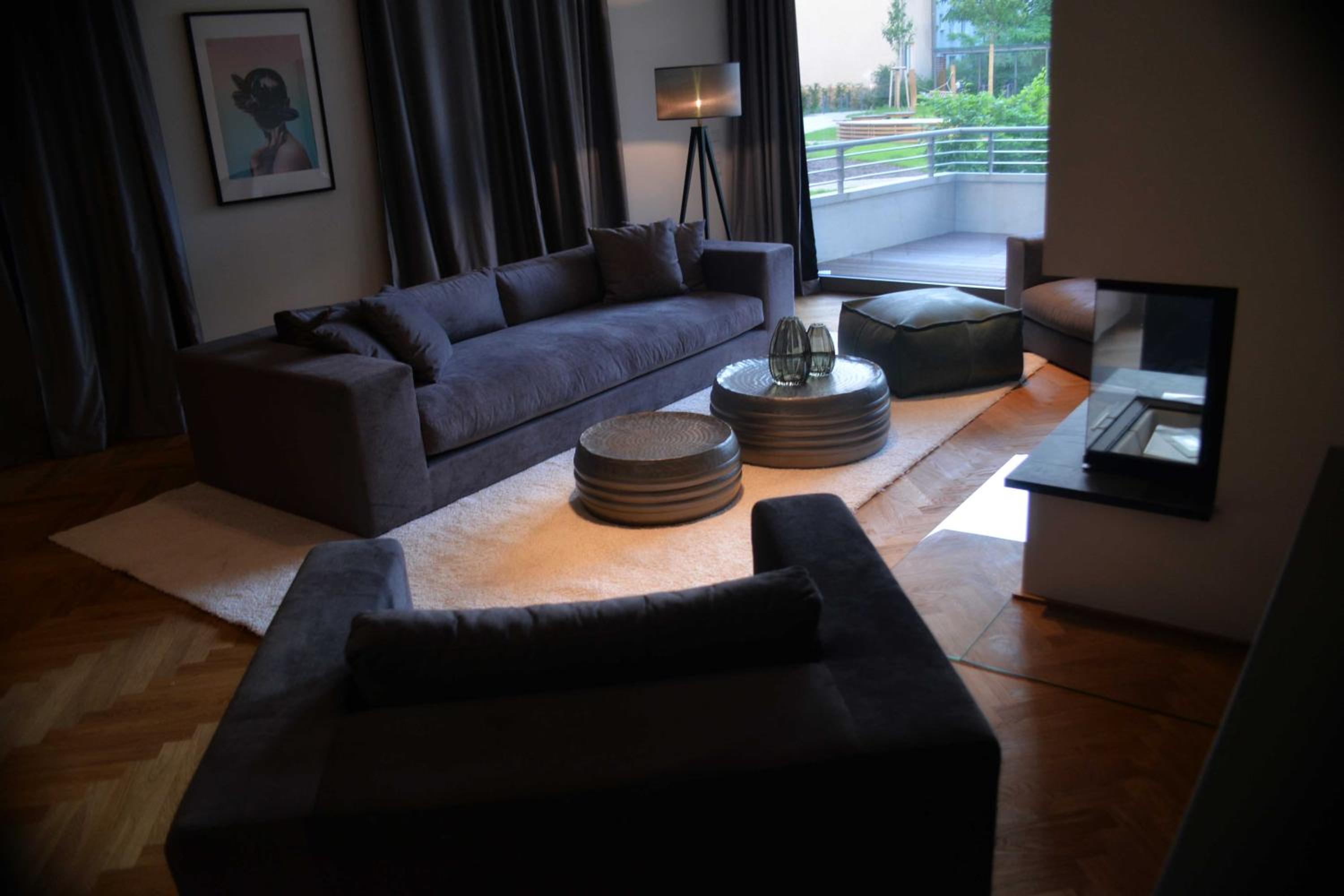 Two-Bedroom Apartment with Fireplace photo 2