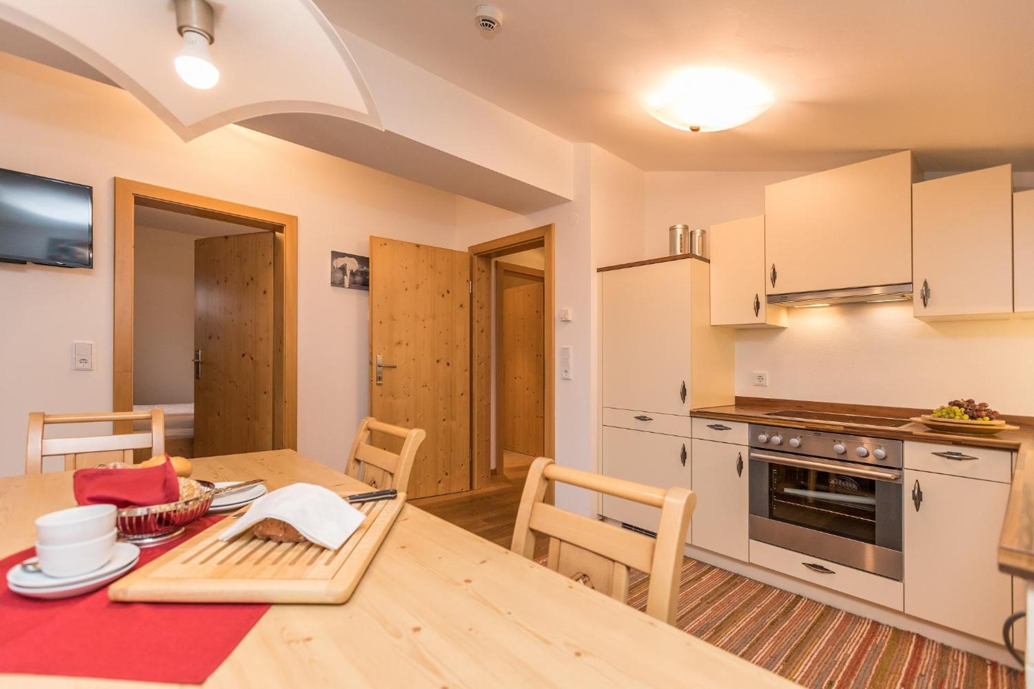 Two-Bedroom Apartment with Mountain View - Photo 5