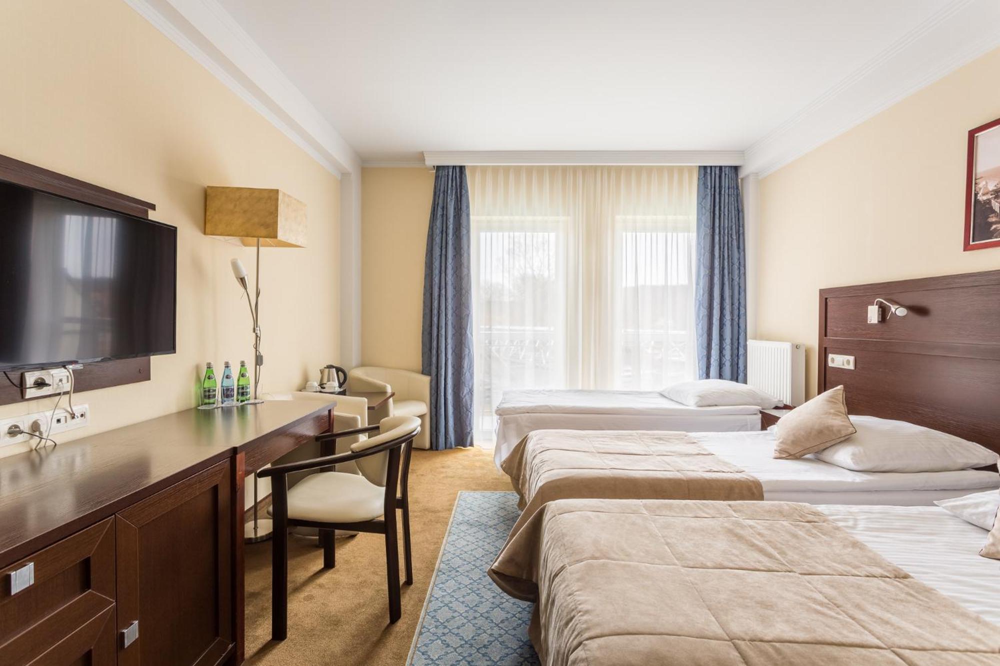 Double or Twin Room with Extra Bed and Sea View