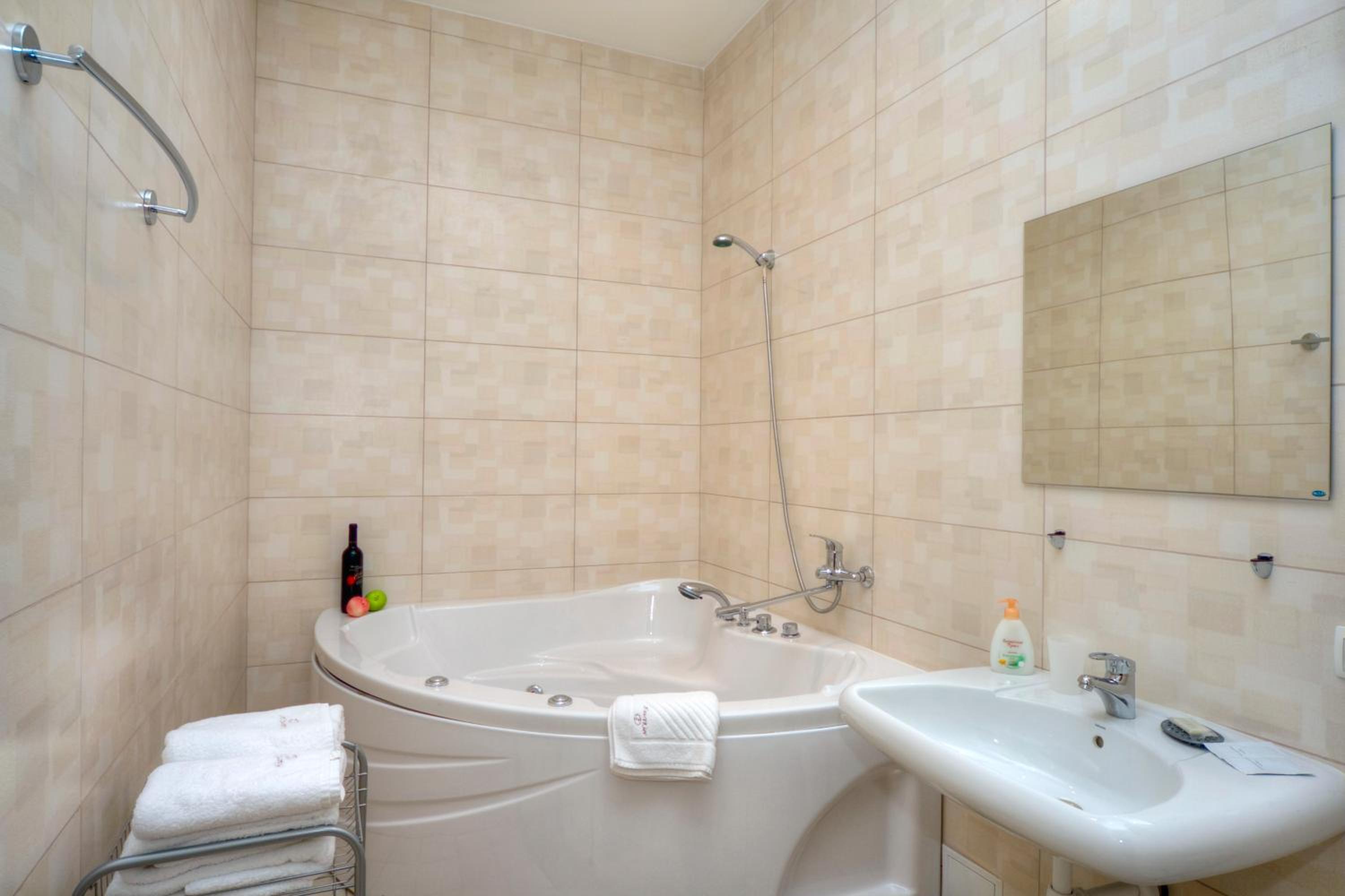 Studio With Spa Bath photo 3