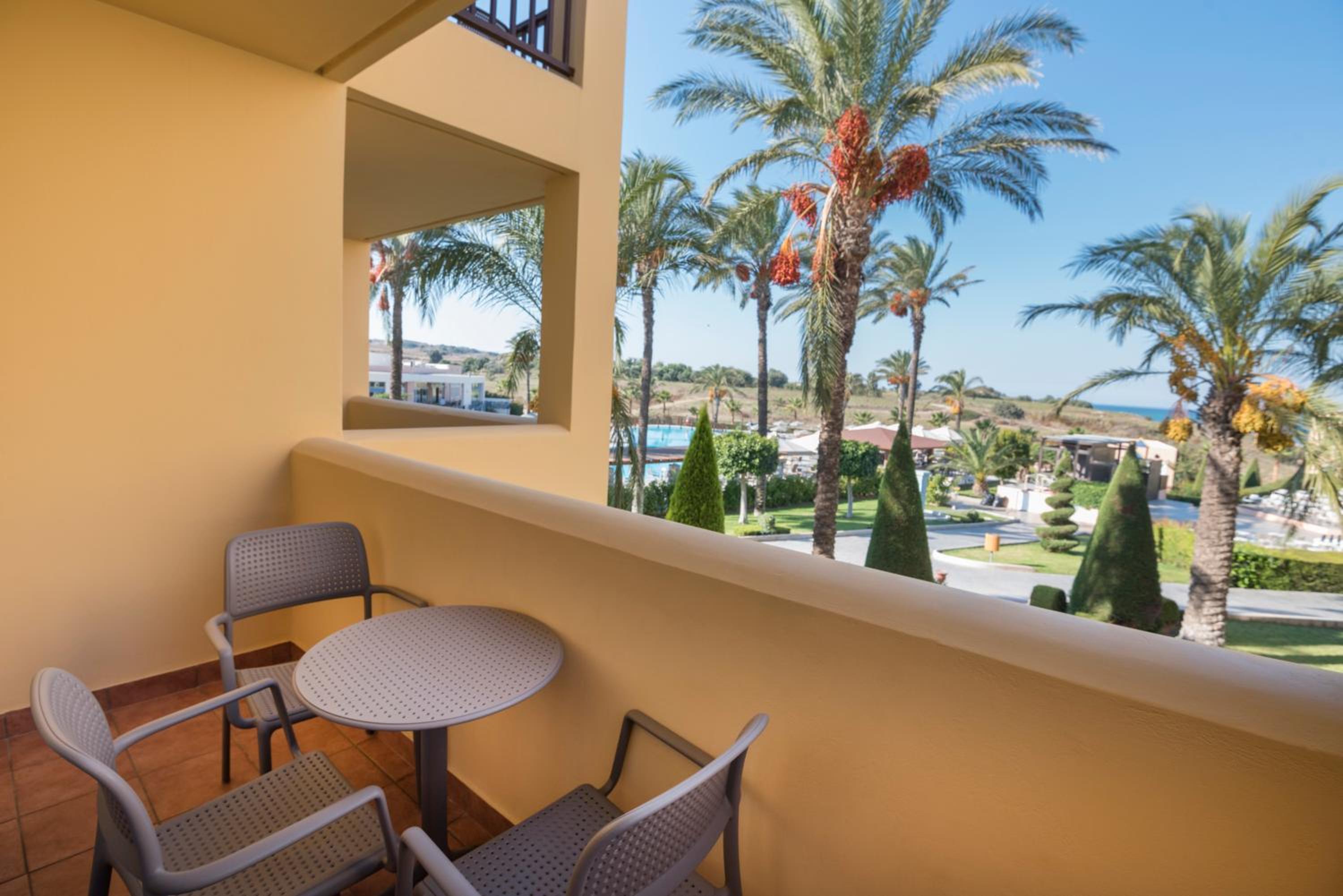 Double or Twin Room with Garden View - Photo 6