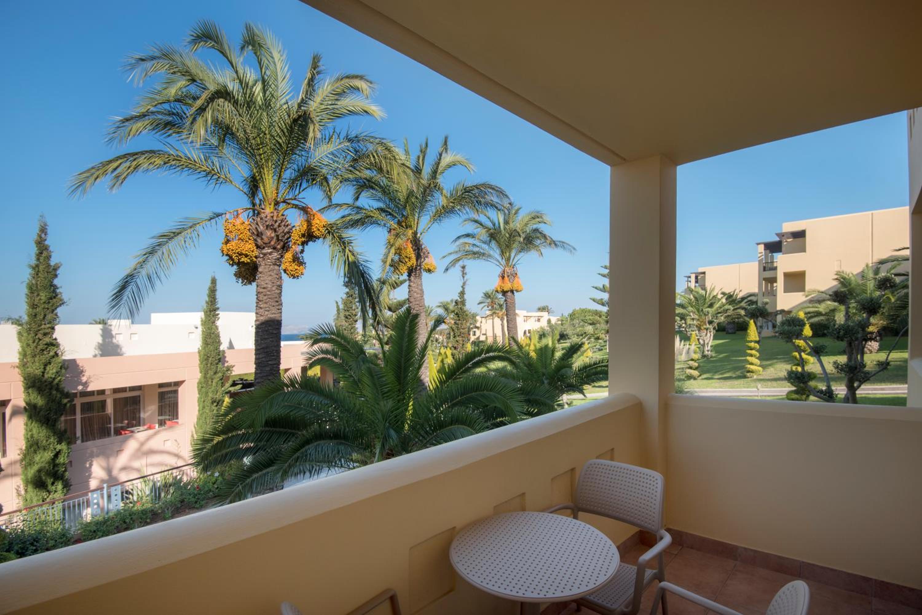Double or Twin Room with Garden View - Photo 4