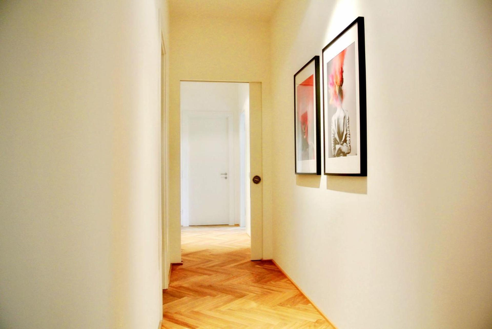 Three-Bedroom Apartment with Fireplace photo 2