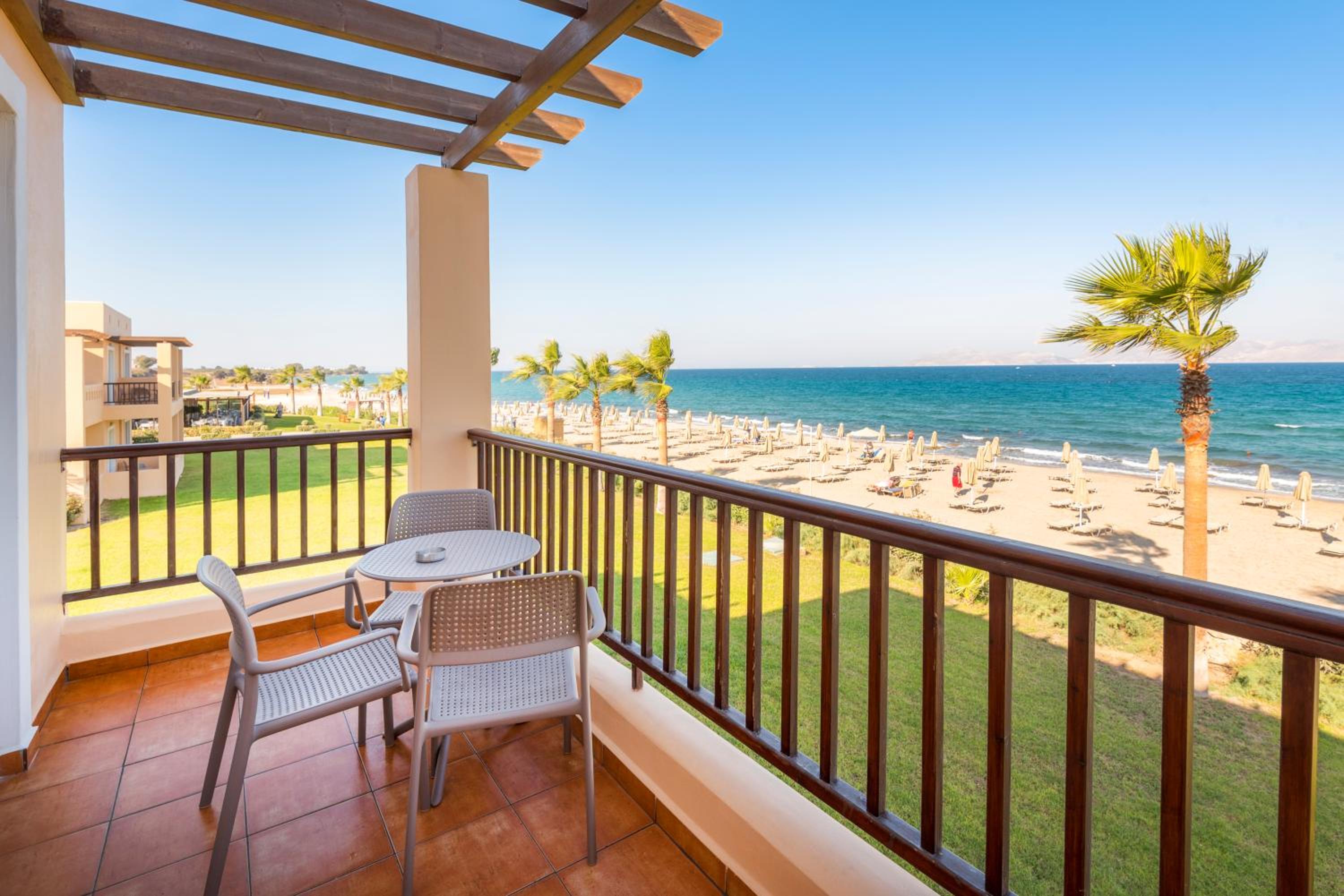 Double or Twin Room with Sea View - Photo 6