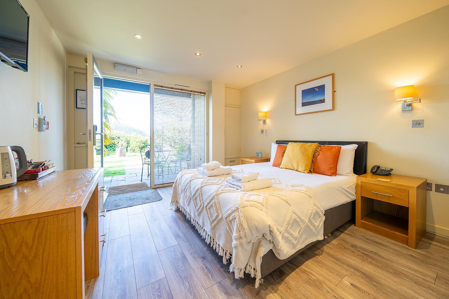 Queen Room with Garden View