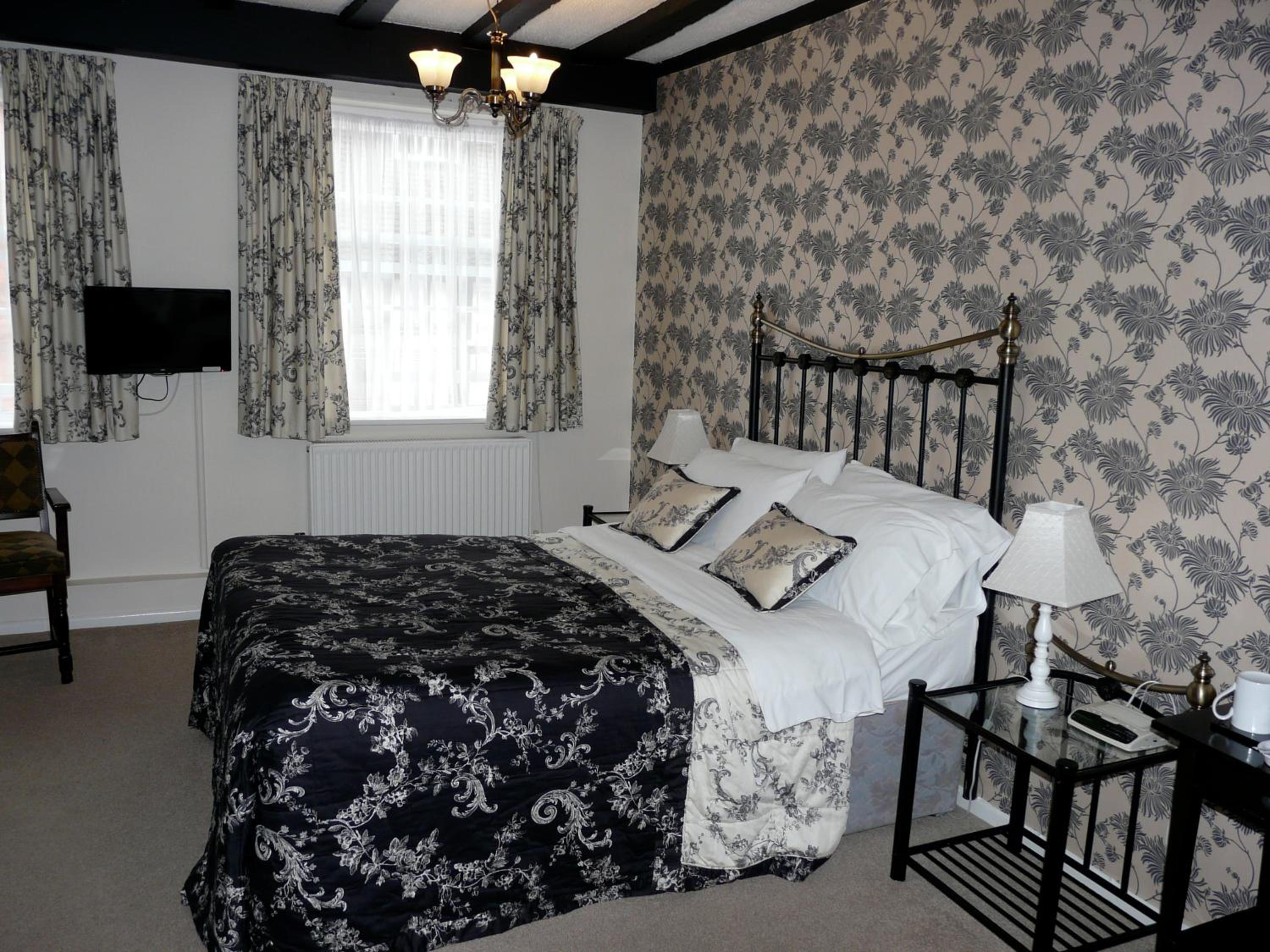 Large Double Room with Shower - Photo 2