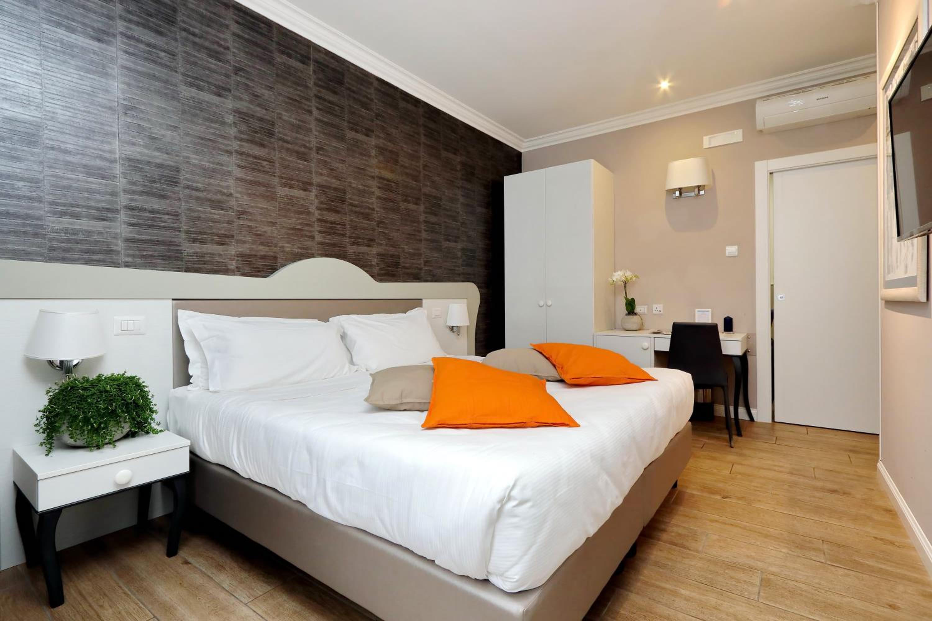 Standard Double Room photo 3