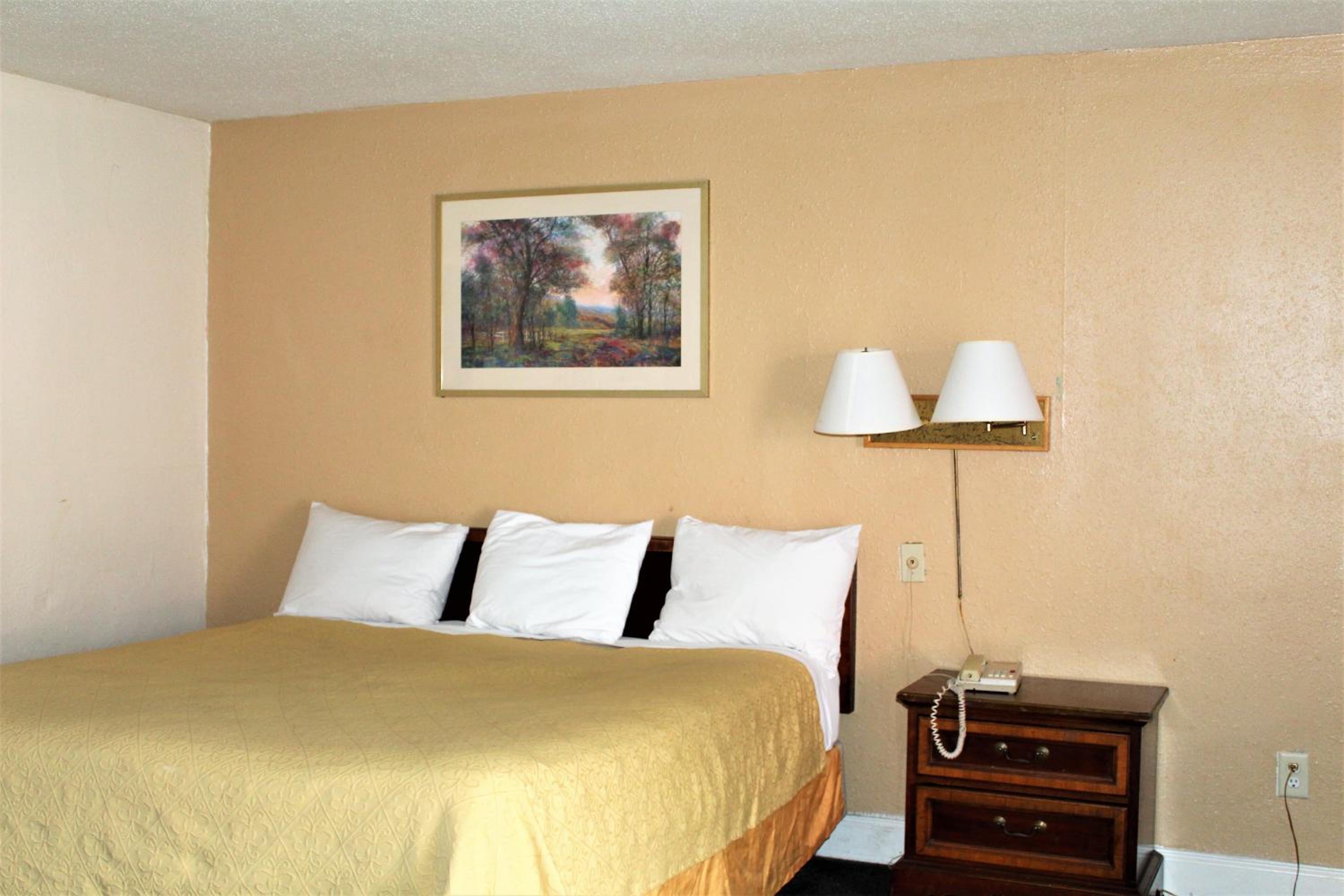 King Room - Non-Smoking - Photo 1