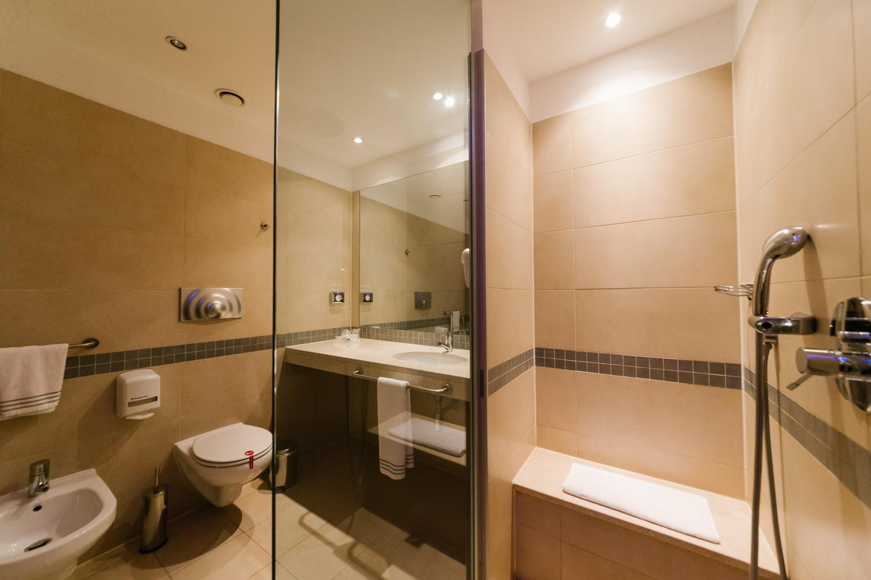 Double Room - Photo 6