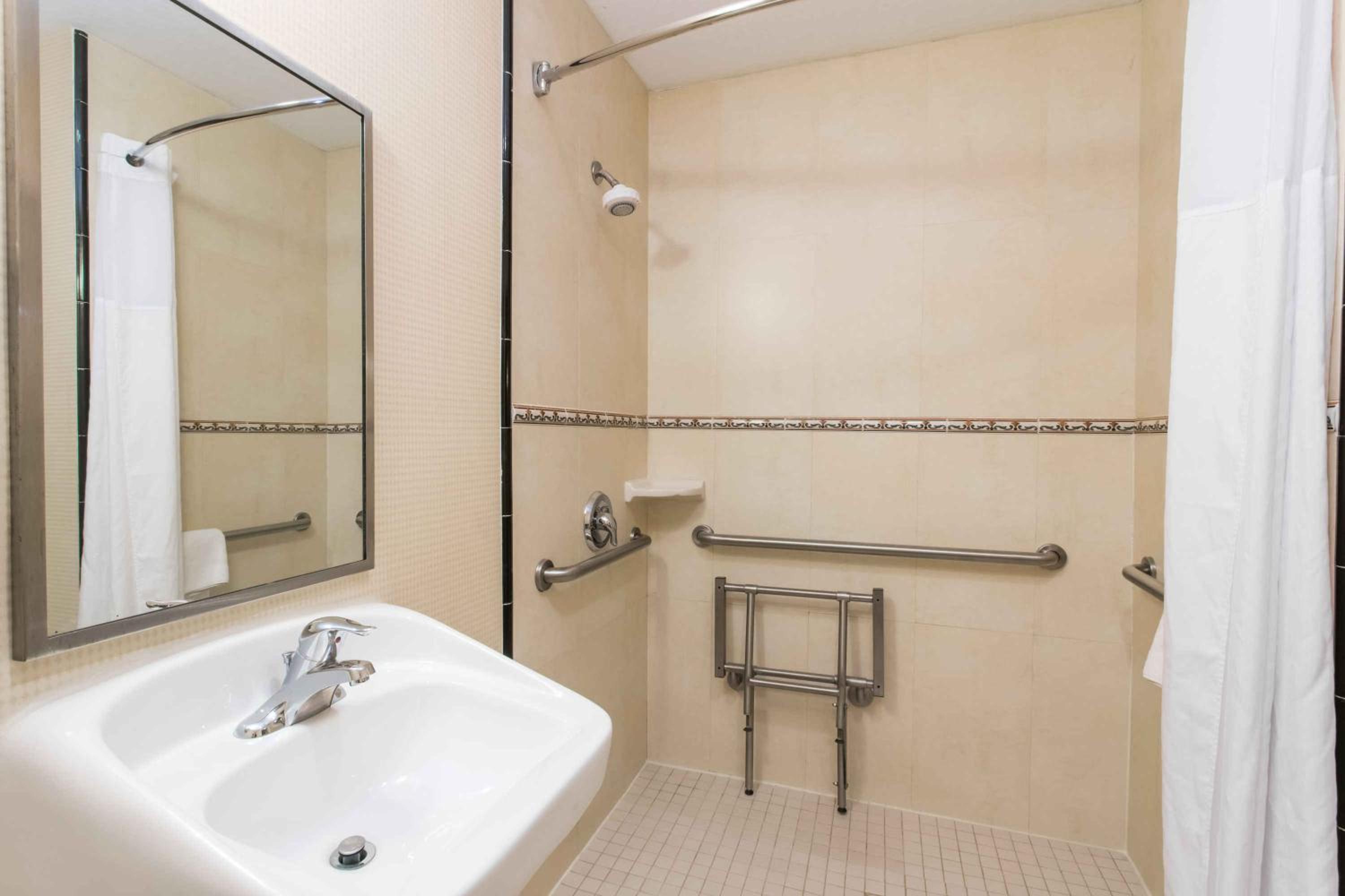  King Room - Disability Access/Non-Smoking - Photo 2